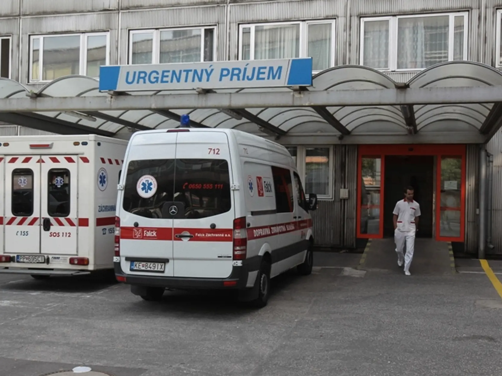 Urgentný príjem: Sem  vraj máme v noci chodiť.  Ibaže nie každá nemocnica  ho má a nie v každom meste  je nemocnica.