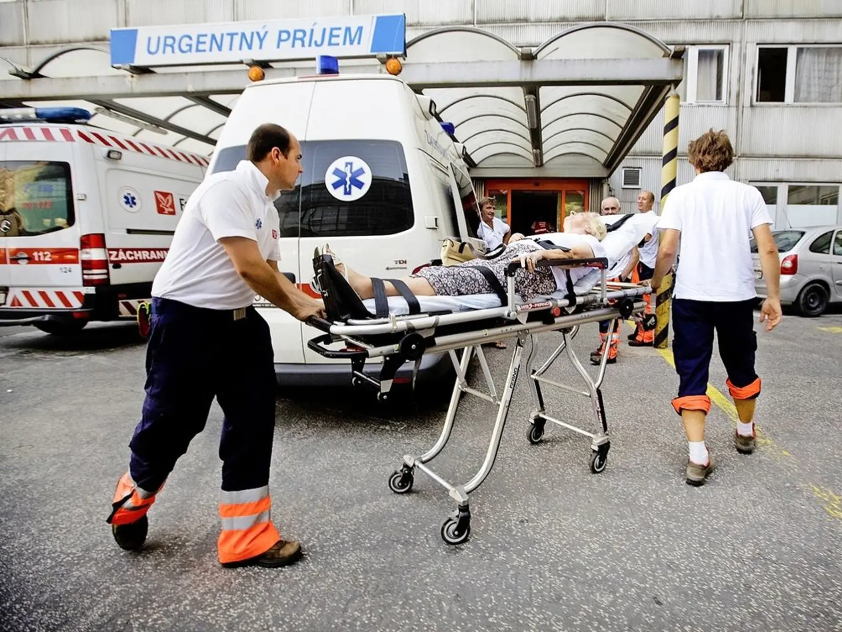 Na urgentný príjem privážajú ľudí v ohrození života a s vážnymi náhlymi zmenami zdravotného stavu.