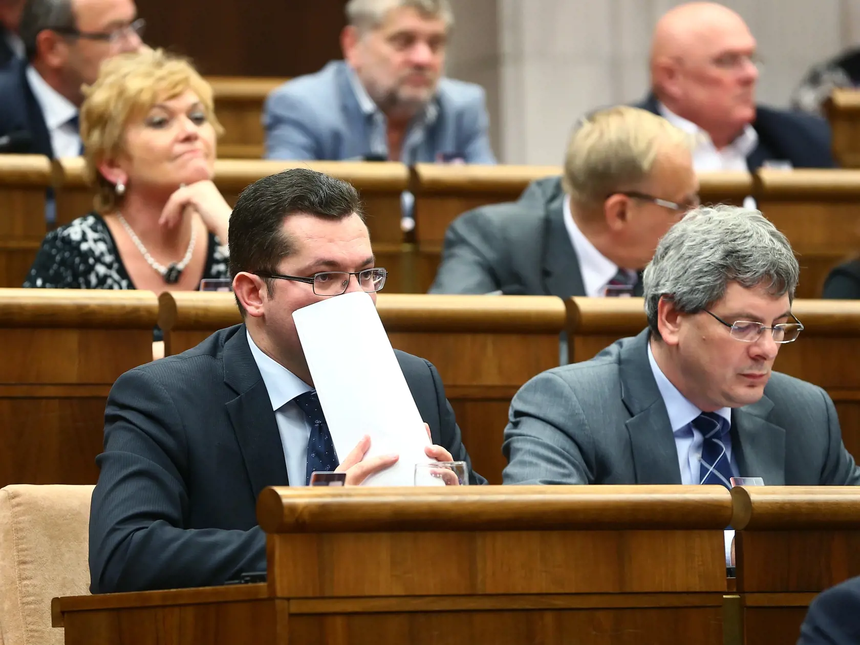 Politika: Odvolanie Renáty Zmajkovičovej z postu podpredsedníčky parlamentu a členky dozornej rady v pieštanskej nemocnici po tom, čo sa prevalila kauza o nevýhodnom nákupe CT prístroja. 