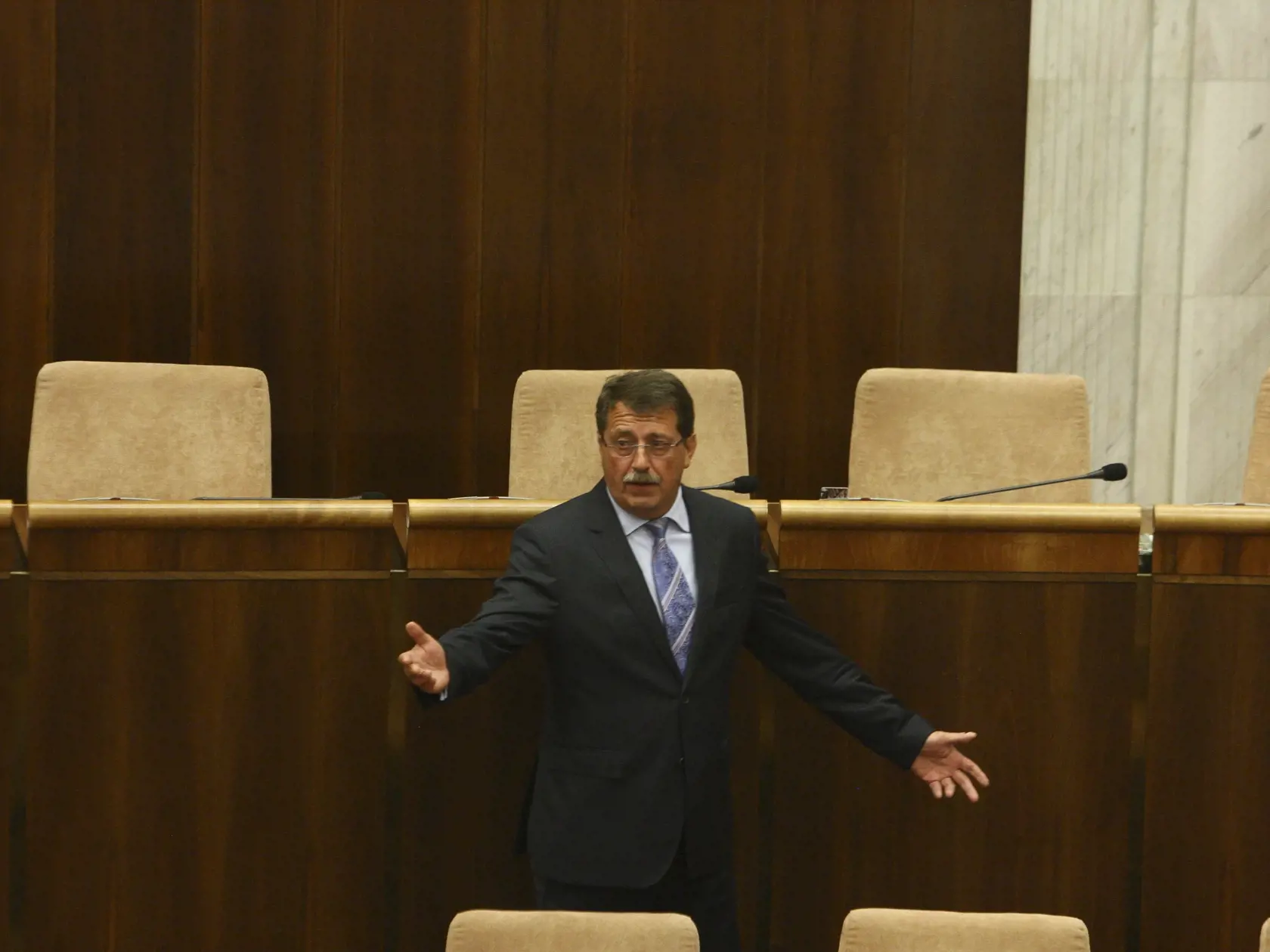 Parlamentná schôdza, na ktorej sa opozícia snaží odvolať premiéra Róberta Fica kvôli kúpe SPP.