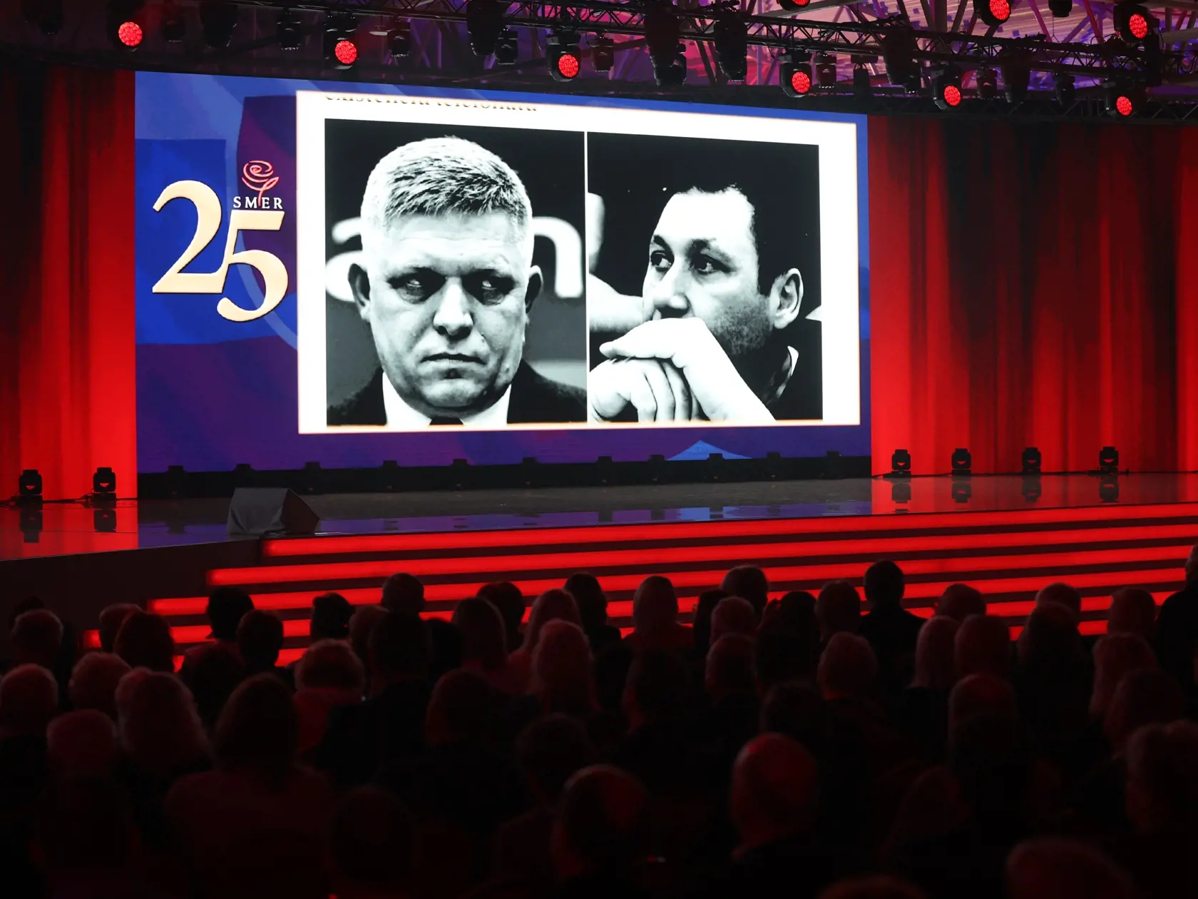 Oslavy strany Smer pri príležitosti 25. výročia založenia strany. Hostia mali na začiatku snemu možnosť vidieť krátky film o tom, ako strana vznikla.
