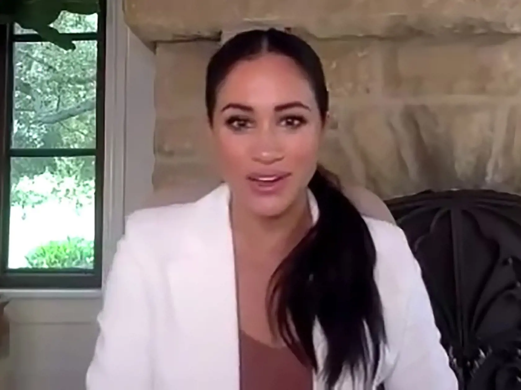 Meghan sa už nemusí obliekať a líčiť podľa protokolu.