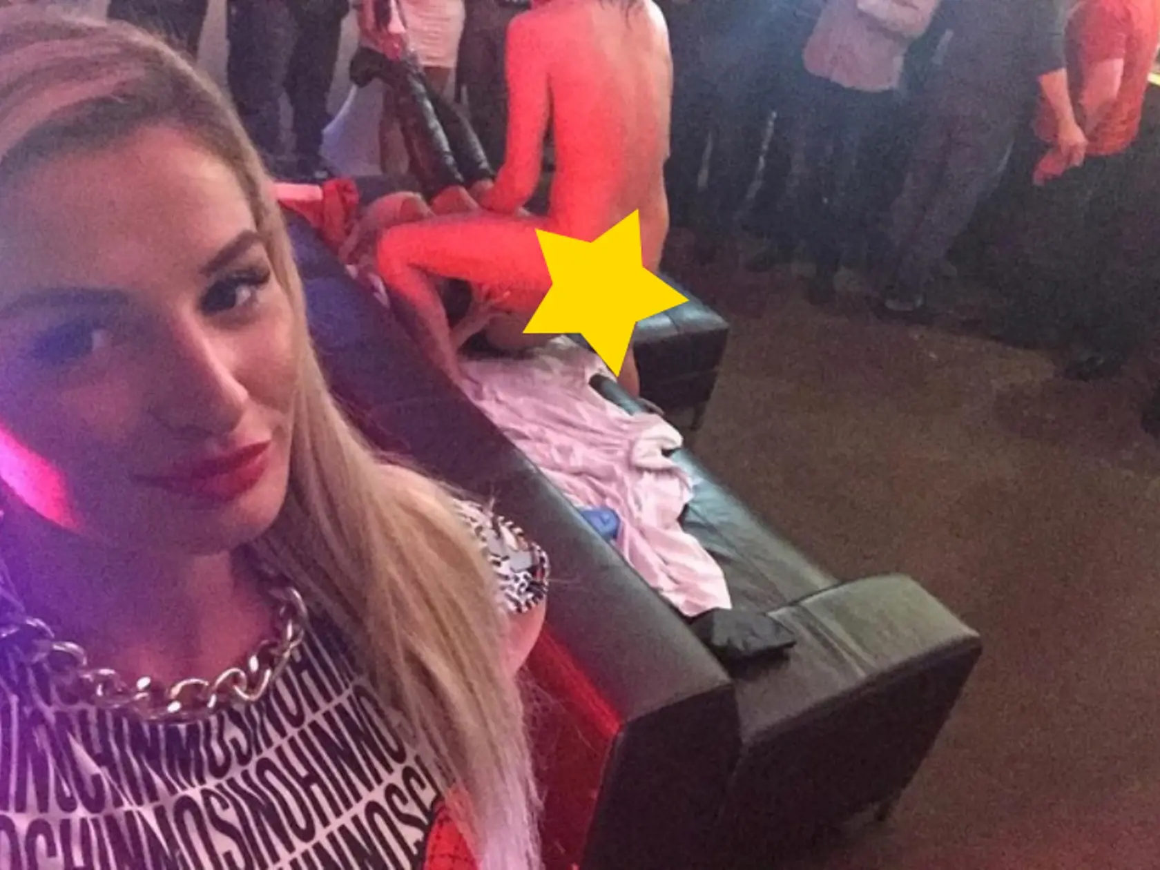 Ani náruživý  pár neodradil  Plačkovú od  selfie.