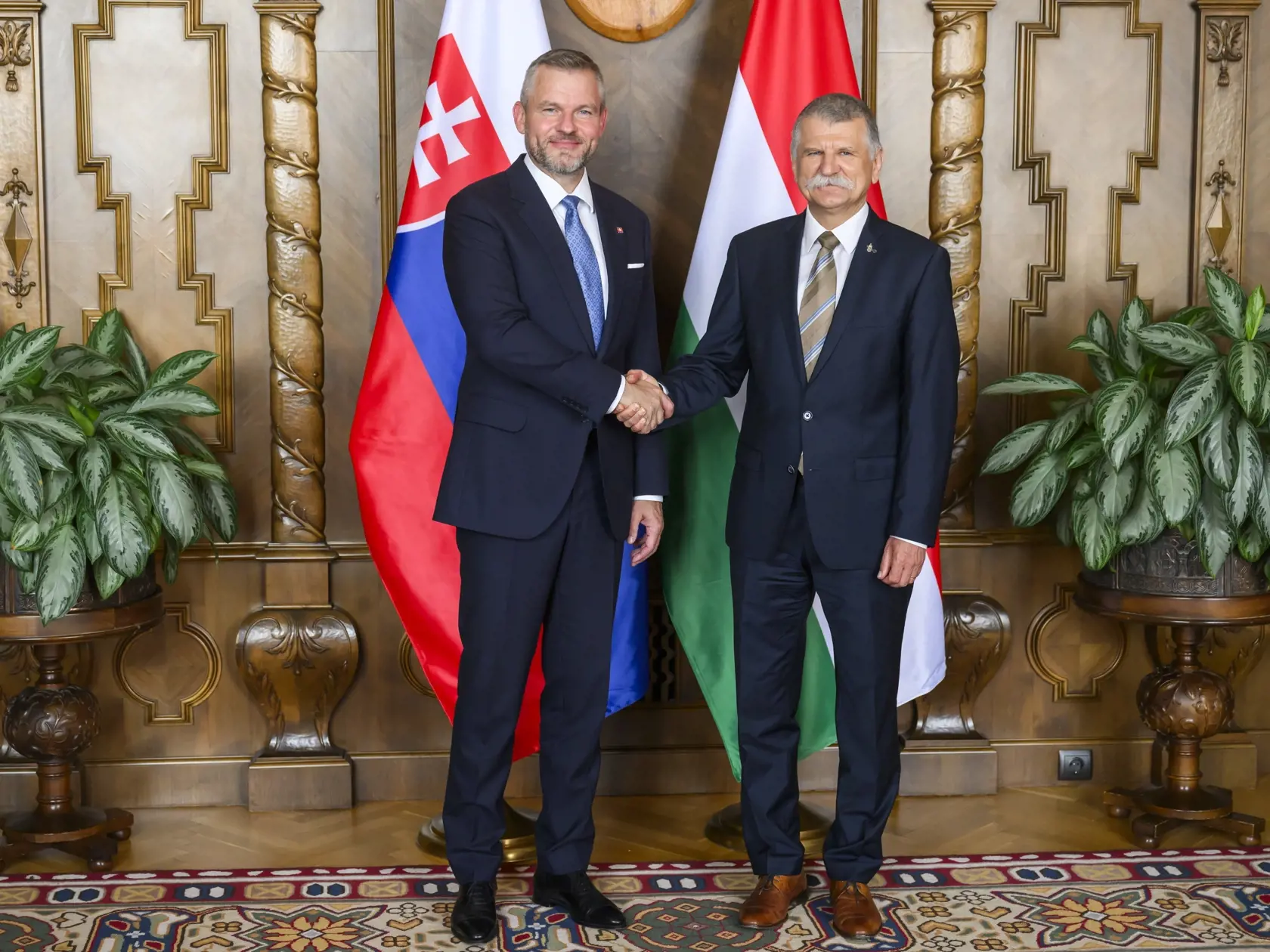 Na snímke zľava slovenský prezident Peter Pellegrini a predseda Národného zhromaždenia Maďarska László Kövér počas stretnutia v budove maďarského parlamentu v Budapešti 18. júla 2024.