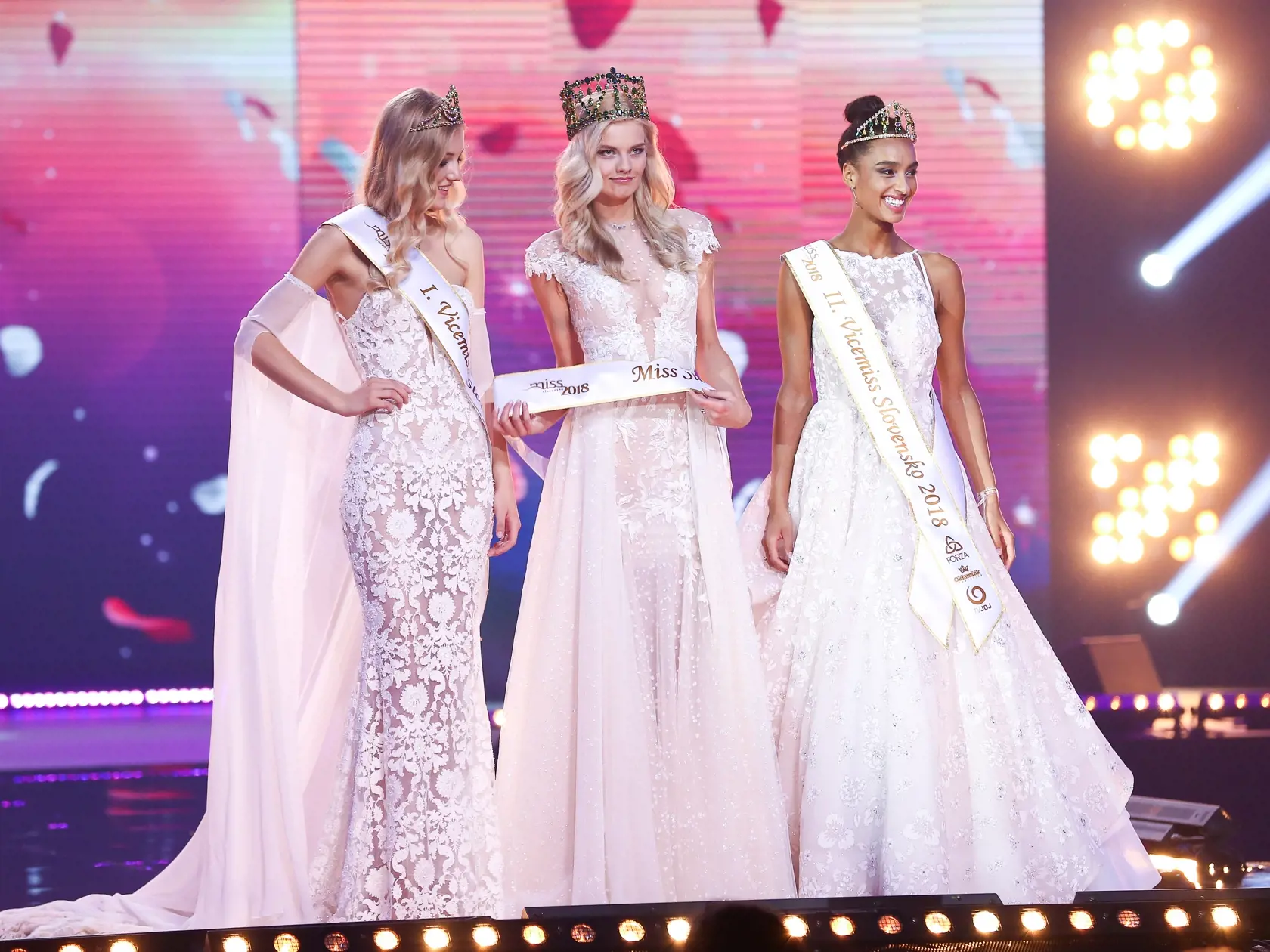 Dominika Grecová, Radka Grendová a Yasmine Taty