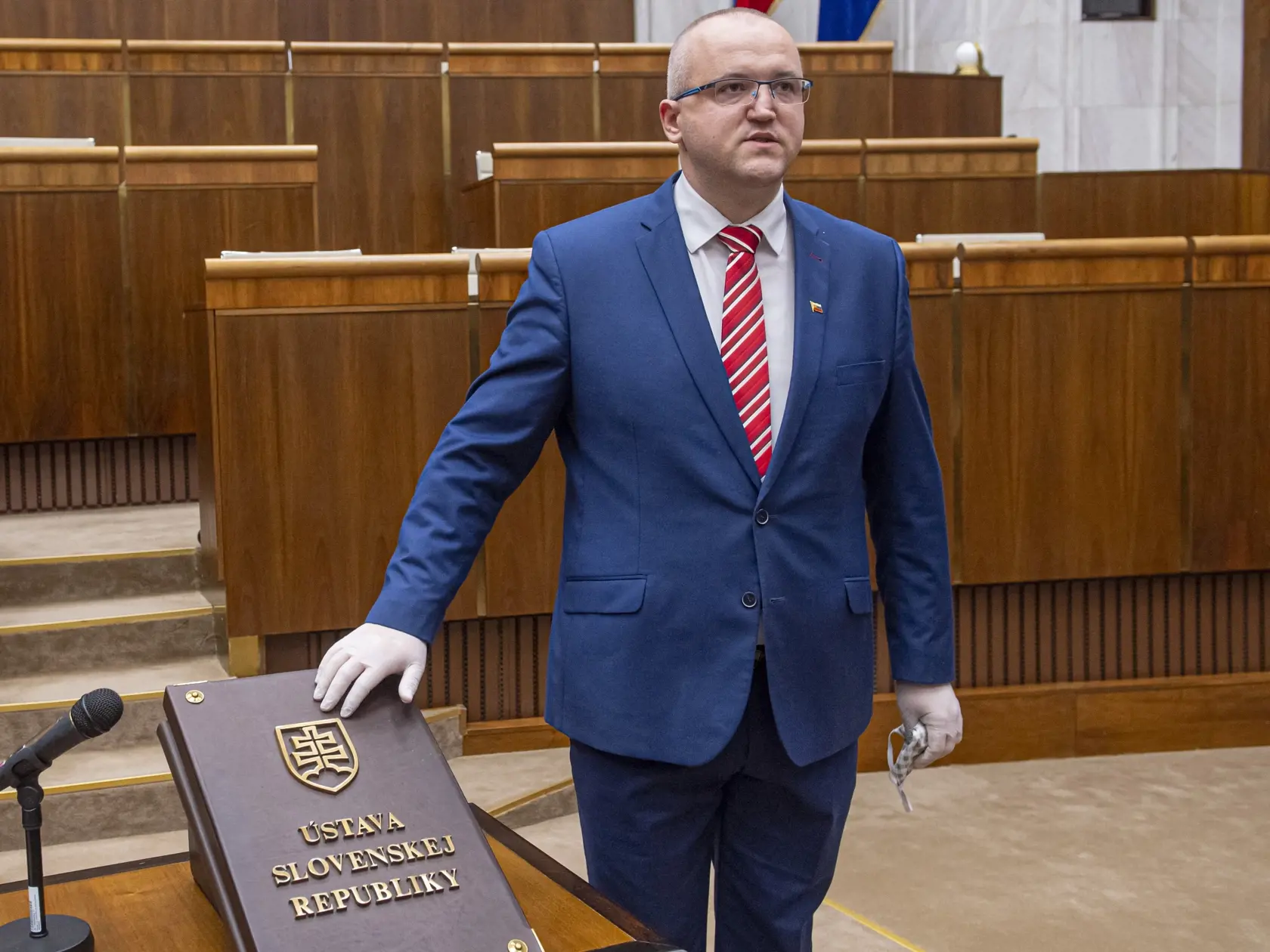 „Prosím, Miloša Svrčeka (na foto) alias cikádu, aby uviedol hlasovanie o návrhu uznesenia k správe špeciálneho prokurátora,“ povedal Kollár.