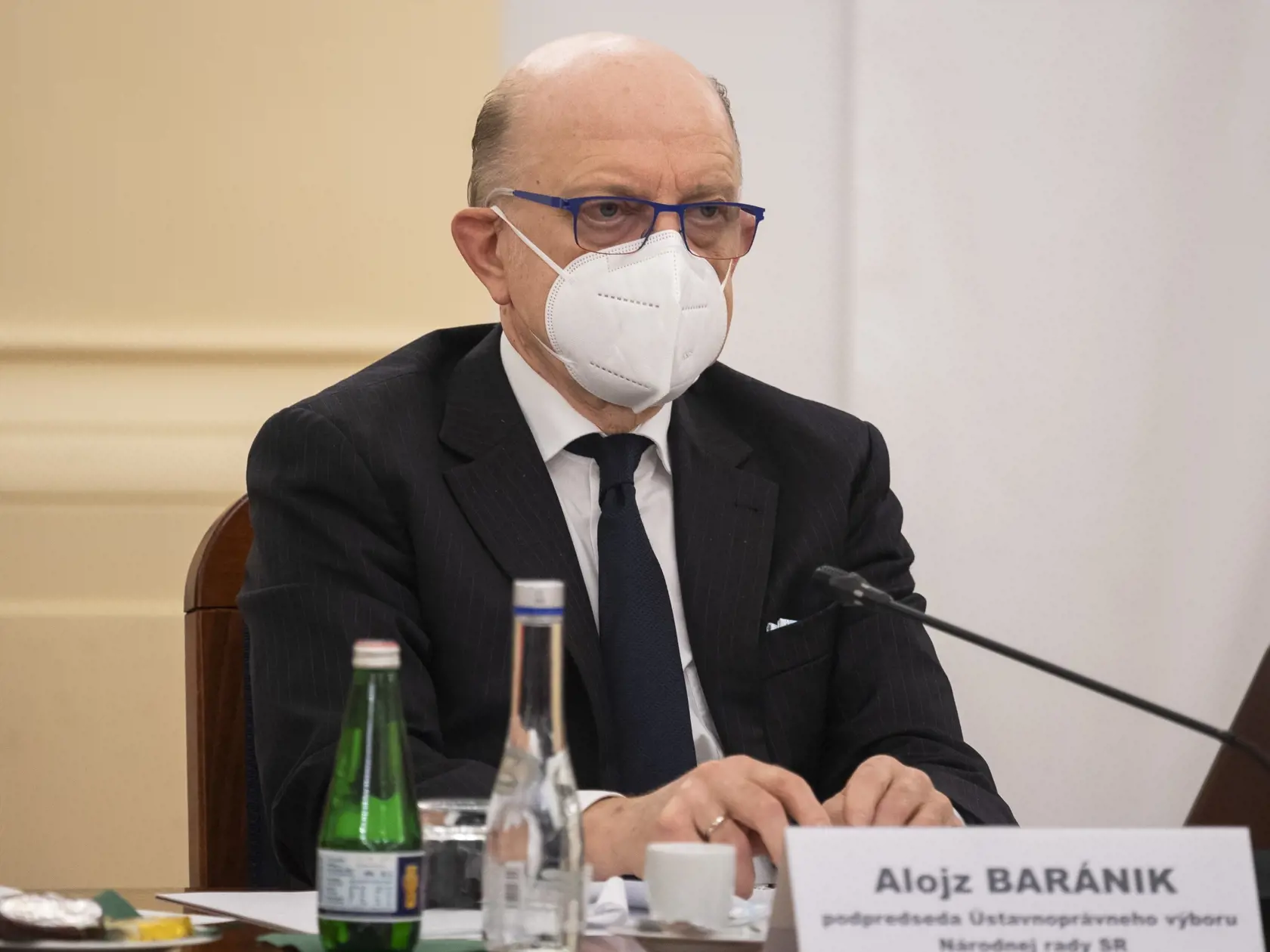 Na snímke podpredseda Ústavnoprávneho výboru NR SR Alojz Baránik (SAS) počas schôdze Ústavnoprávneho výboru NR SR, ktorý vypočúva kandidátov na generálneho prokurátora SR v historickej budove NR SR na Župnom námestí v Bratislave vo štvrtok 19. novembra 2020.