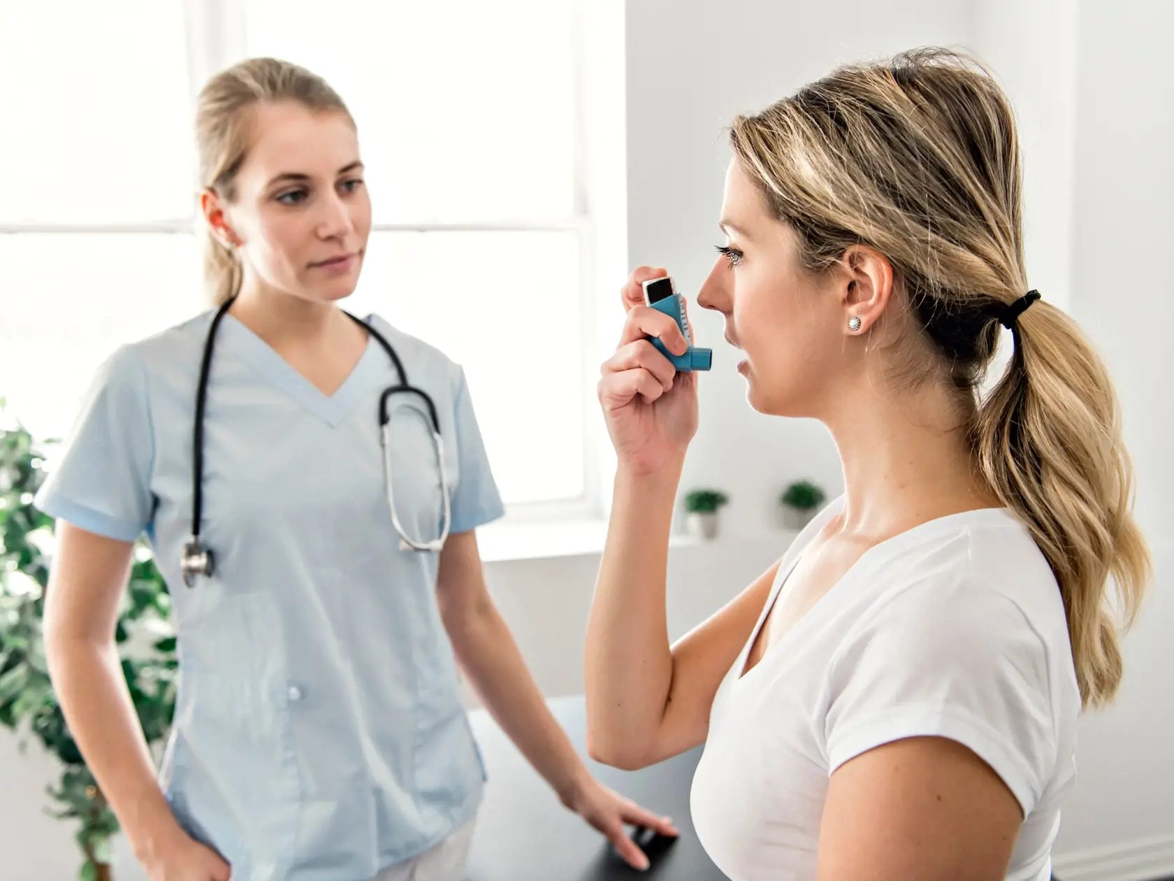 Asthma,Woman,With,Doctor,At,The,Hospital