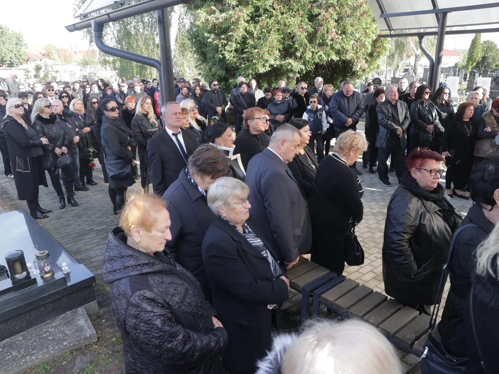 Posledná rozlúčka s hudobníkom Ľubom Virágom (†68), ktorý náhle zomrel pred pár dňami.