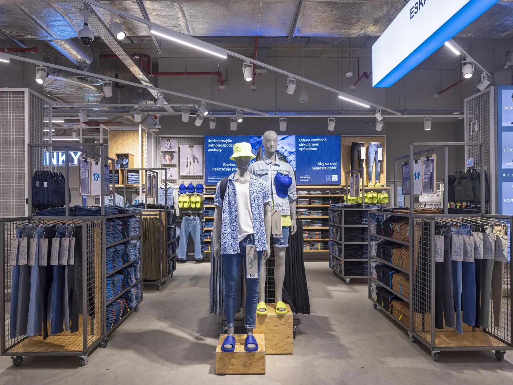 Primark je medzinárodný maloobchodný predajca oblečenia, ktorý zamestnáva viac ako 70 000 zamestnancov v 15 krajinách Európy a USA.