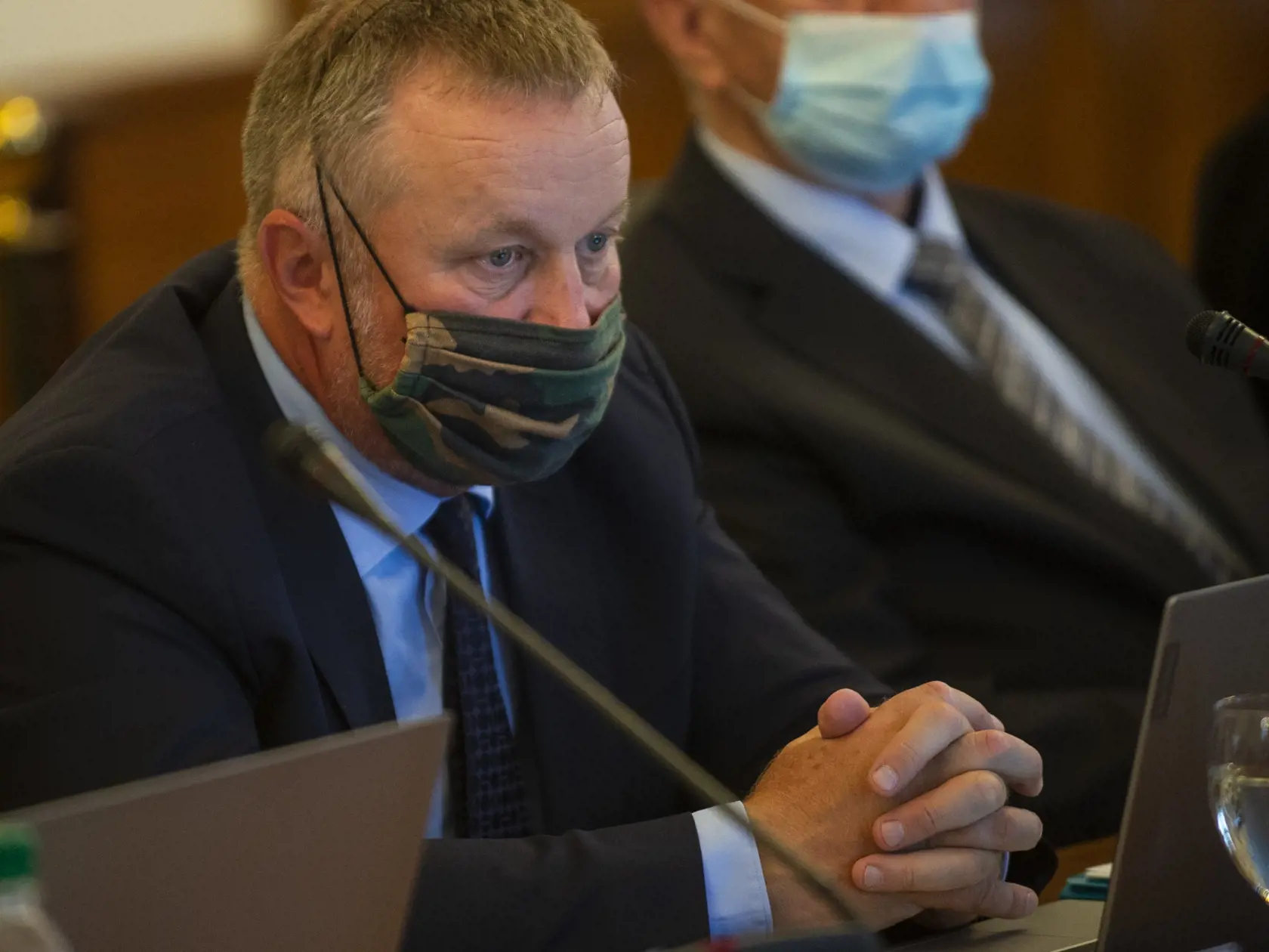 "Trestnú vec predsedal a spravodajcom bol JUDr. Pavol Farkaš. Sťažnosť obvineného JUDr. Dušana Kováčika, PhD. senát uznesením z 10. novembra 2020,
sp. zn. 4Tost 44/2020, zamietol, pričom ešte predtým v rámci neverejného zasadnutia vyriešil otázku možnej zaujatosti člena senátu, ktorú s poukazom na ustálenú judikatúru nezistil," uviedol ďalej vo svojom oficiálnom vyhlásení.
FOTO TASR – Jakub Kotian