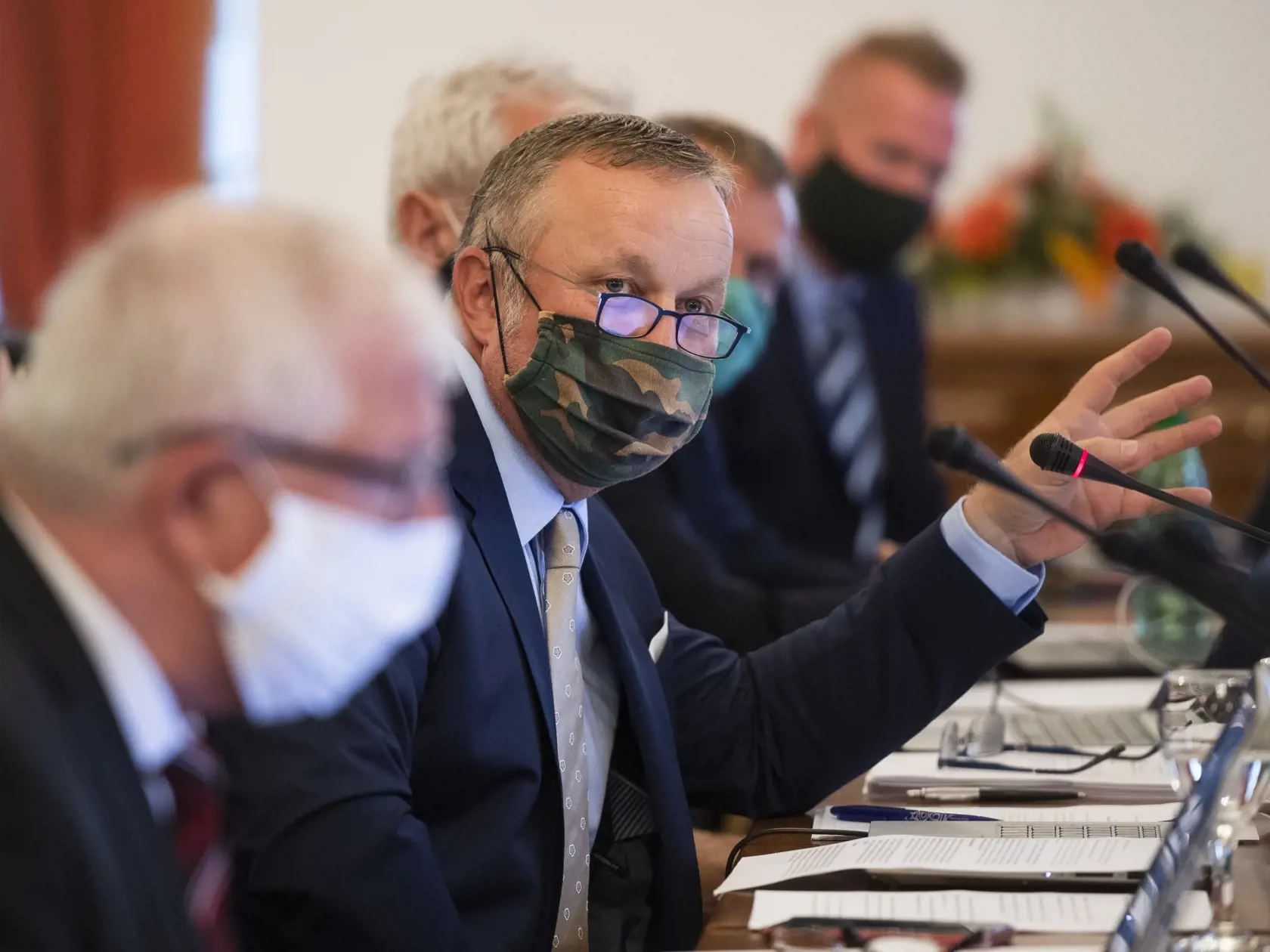 "Vzhľadom k tomu, že členky tohto senátu JUDr. Alena Šišková a JUDr. Martina Zeleňáková boli v tom čase v karanténe, požiadal predseda senátu 4T JUDr. Pavol Farkaš v zmysle Rozvrhu práce NS na rok 2020 predsedu senátu s vyšším poradovým číslom o zastupovanie. Opatrením riadiaceho predsedu senátu 5T boli vo veci určení zastupujúci sudcovia JUDr. Juraj Kliment a JUDr. Peter Štift, ktorí v tom období boli zo senátu 5T prítomní na pracovisku. júna 2020," pokračoval  FOTO TASR - Jaroslav Novák