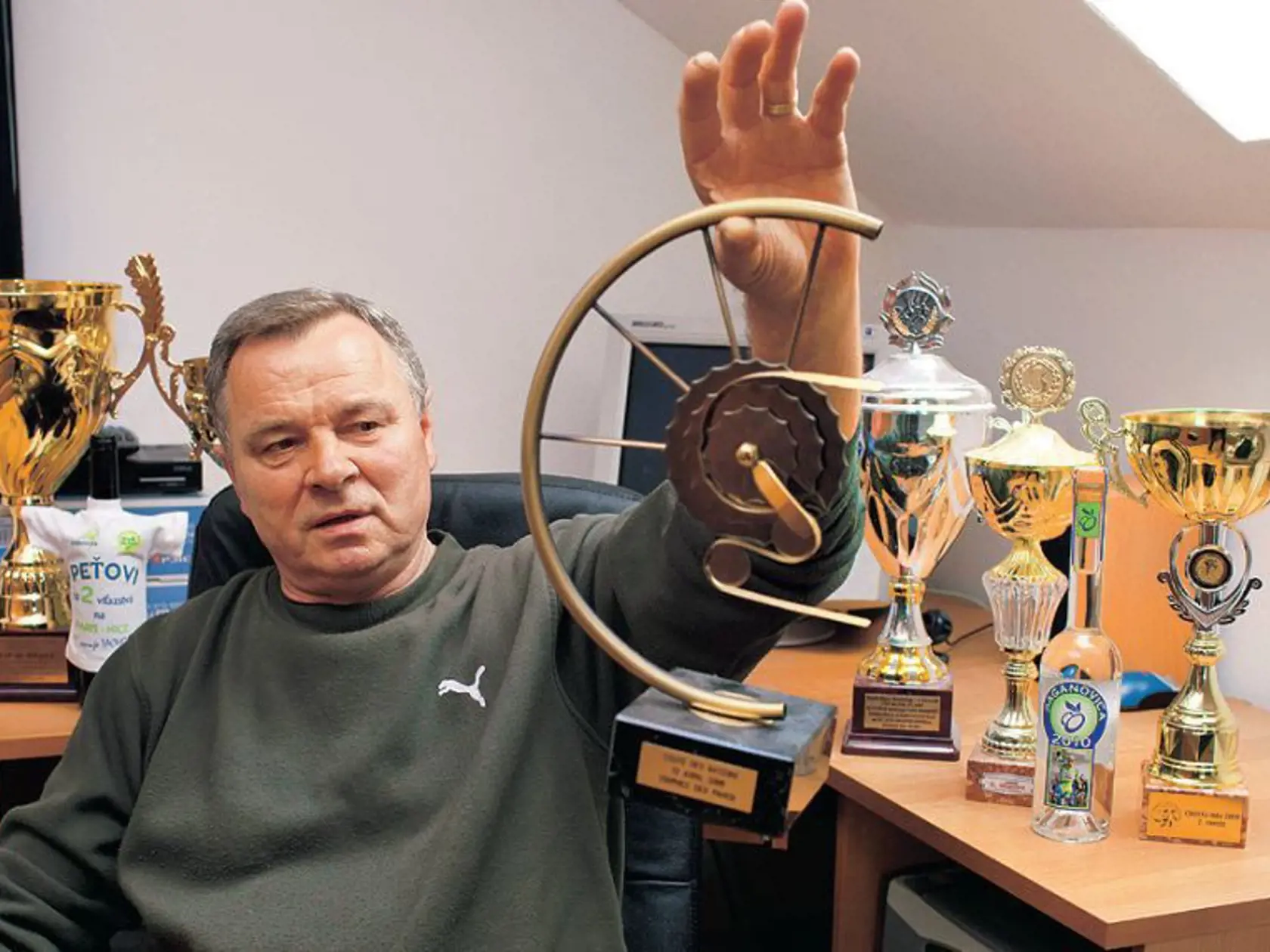 O 120 trofejí bratov Saganovcov sa stará otec