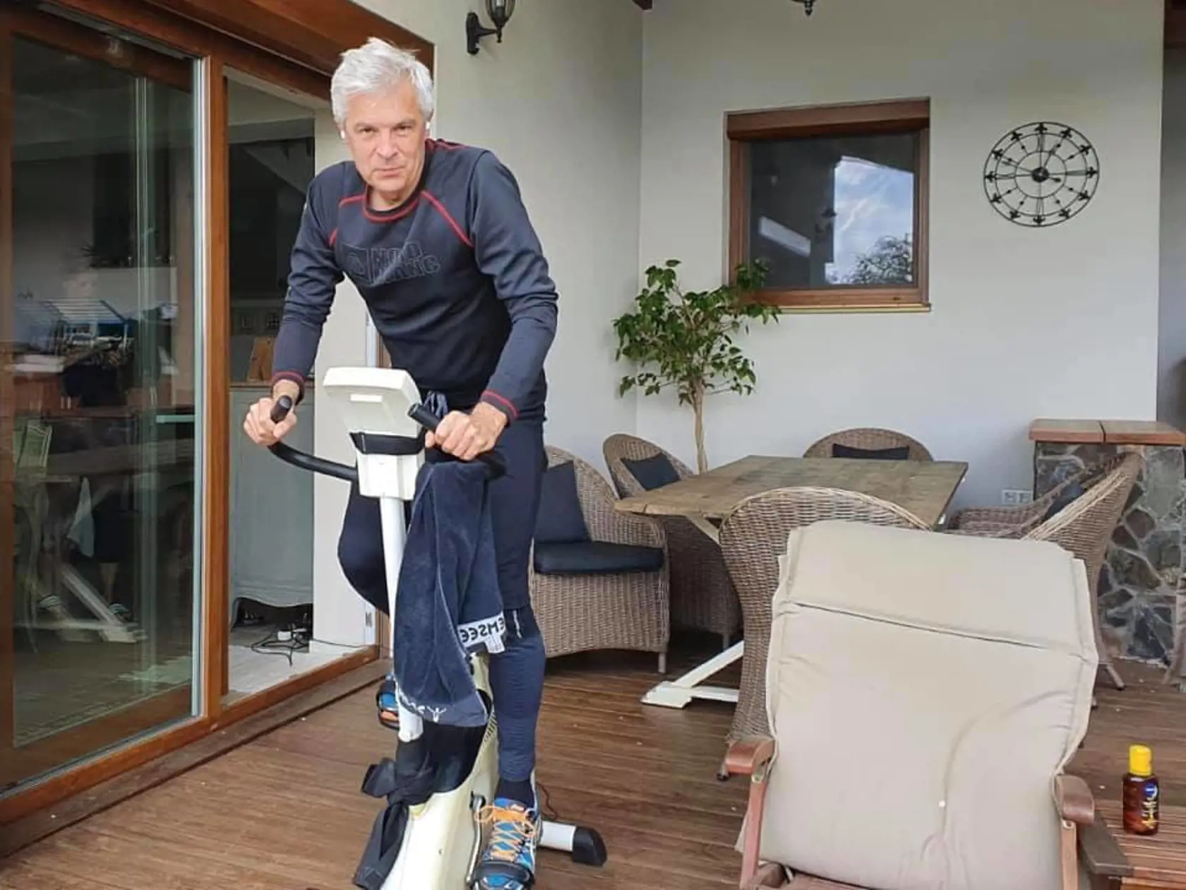 Řádek v radoch koalície predsa len vidí potenciálneho kandidáta na nového premiéra. „Ak by sme veľmi chceli hľadať niekoho povedzme viac konsenzuálneho ako pri pani prezidentke, takýmto človekom by mohol byť Ivan Korčok. Ale keďže je skôr diplomat, ktorý nemá profesionálne politické ambície a chce sa venovať zahraničnej politike, asi by som zostal pri tom, že tam nevidím nikoho,“ povedal Řádek. Pokračovanie nájdete na nasledujúcej strane.