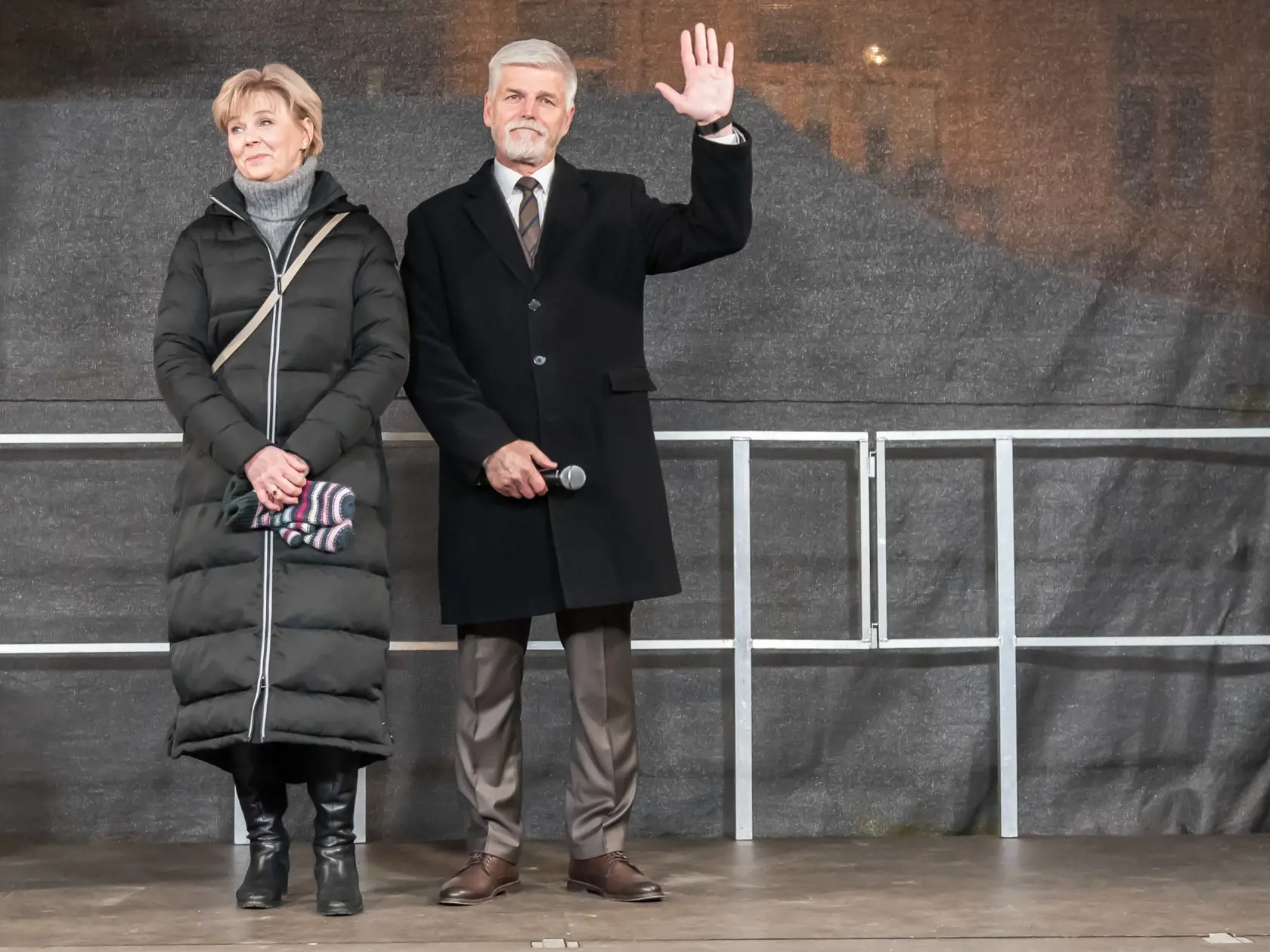 Eva Pavlová (58) je síce prvou dámou Česka len niekoľko mesiacov, osvojila si však šatník, ktorý zodpovedá skúsenej dáme, ktorá vie, ako sa obliecť. Podľa zahraničných médií pri obliekaní berie veľký dôraz na farby, chce tým niečo svetu odkázať?