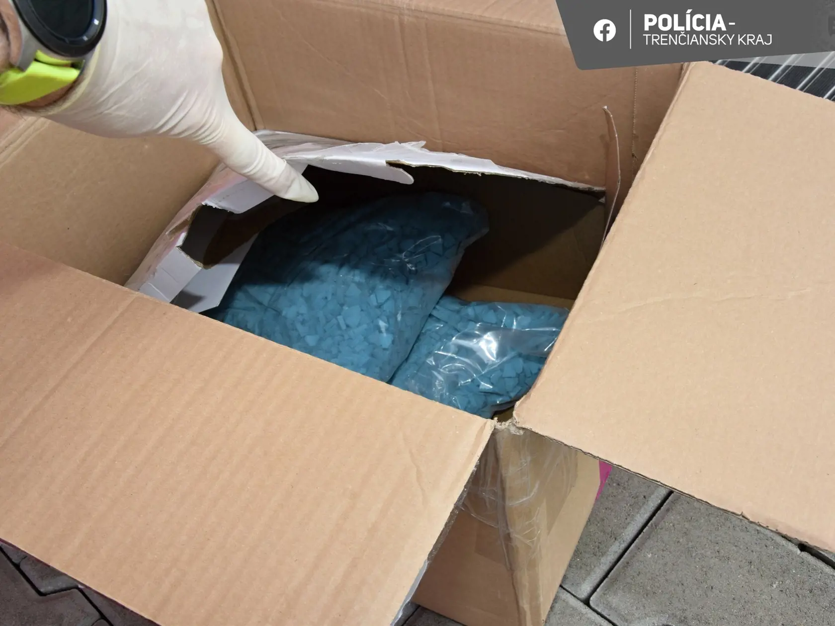 Extáza v krabici, ktorú polícia zadržala 16-ročnému dílerovi.