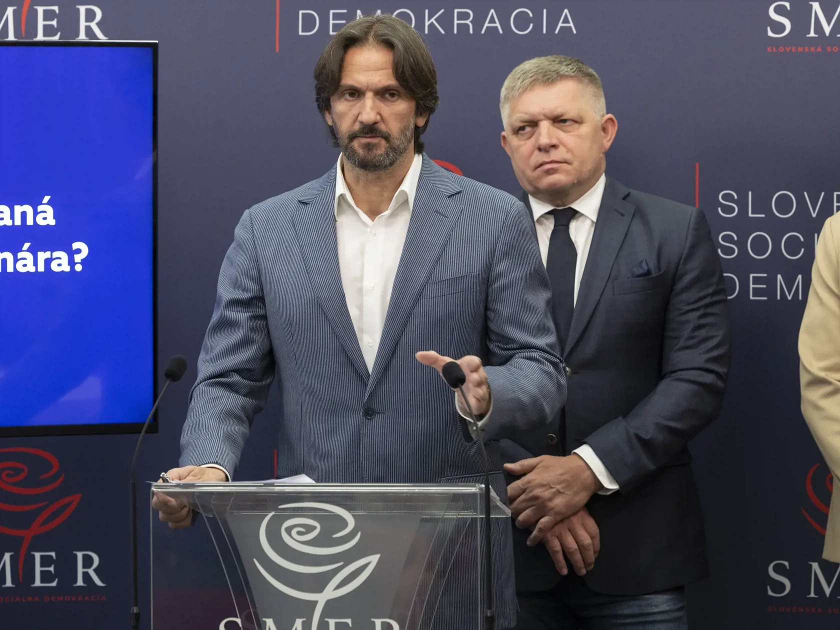 Tlačová konferencia politickej strany SMER Slovenská sociálna demokracia na tému rozsudku v kauze objednávky vraždy Jána Kuciaka a Martiny Kušnírovej a prípadnej inej verzii, ktorej nebola venovaná pozornosť. Na snímke zľava je Robert Kaliňák a Robert Fico.