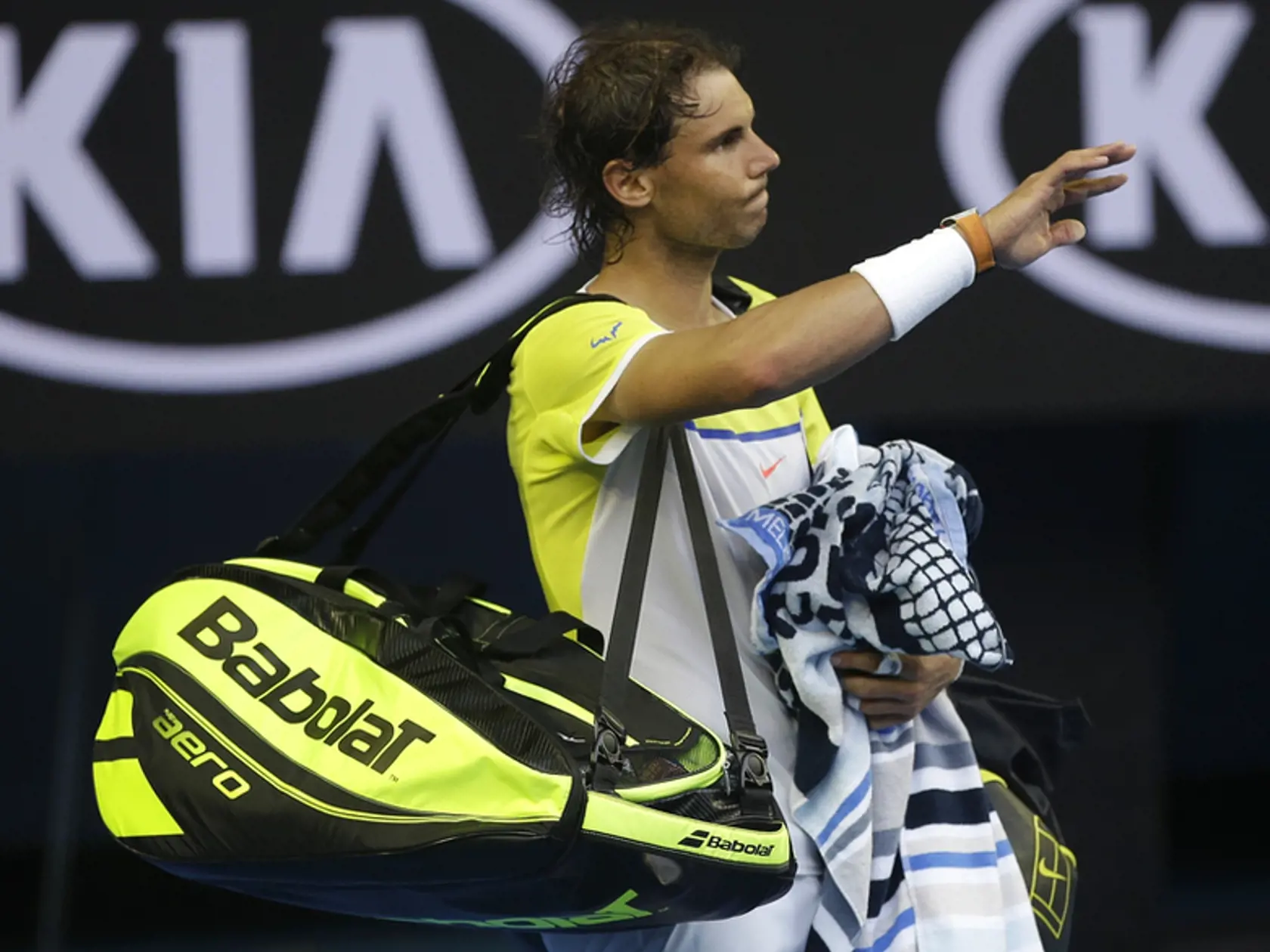 Tenista Rafael Nadala neprešiel prvým kolom na Australian Open.