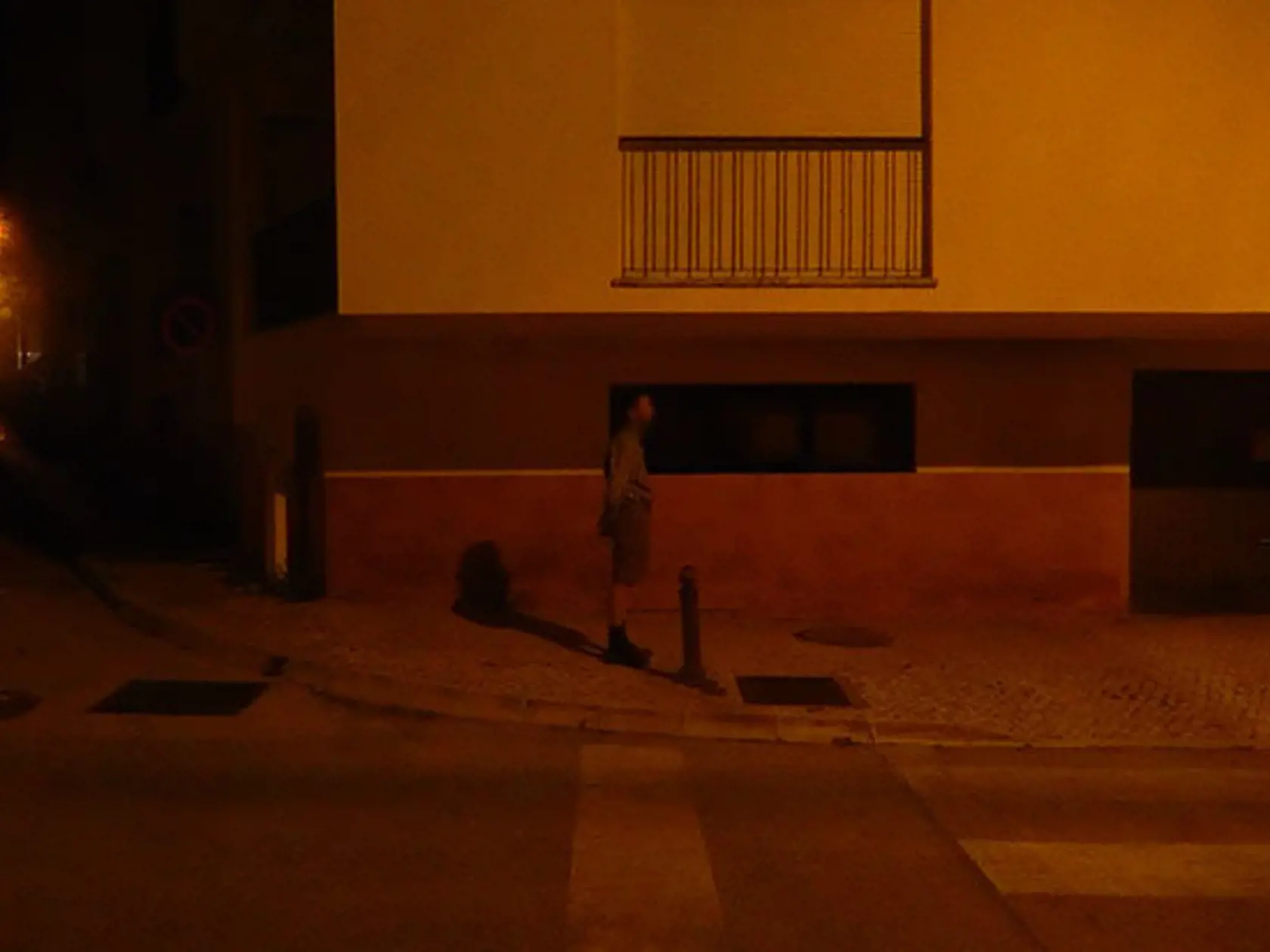 Takmer po desiatich rokoch pátra polícia opäť v teréne po šestnásť rokov nezvestnej britskej dievčine Madeleine McCannovej. Tá zmizla z portugalského mestečka Praia da Luz v Algarve počas dovolenky s rodičmi. Polícia má podľa najnovších zistení nové stopy, ktoré by konečne mohli celý prípad objasniť.