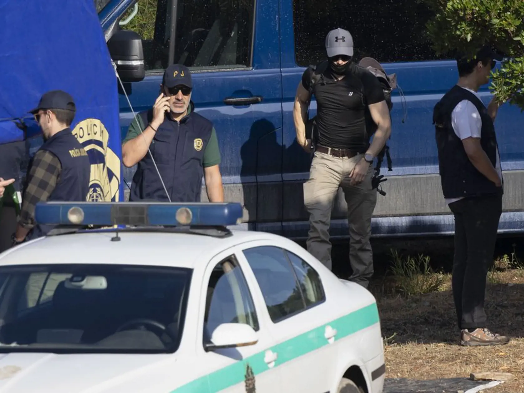 Takmer po desiatich rokoch pátra polícia opäť v teréne po šestnásť rokov nezvestnej britskej dievčine Madeleine McCannovej. Tá zmizla z portugalského mestečka Praia da Luz v Algarve počas dovolenky s rodičmi. Polícia má podľa najnovších zistení nové stopy, ktoré by konečne mohli celý prípad objasniť.