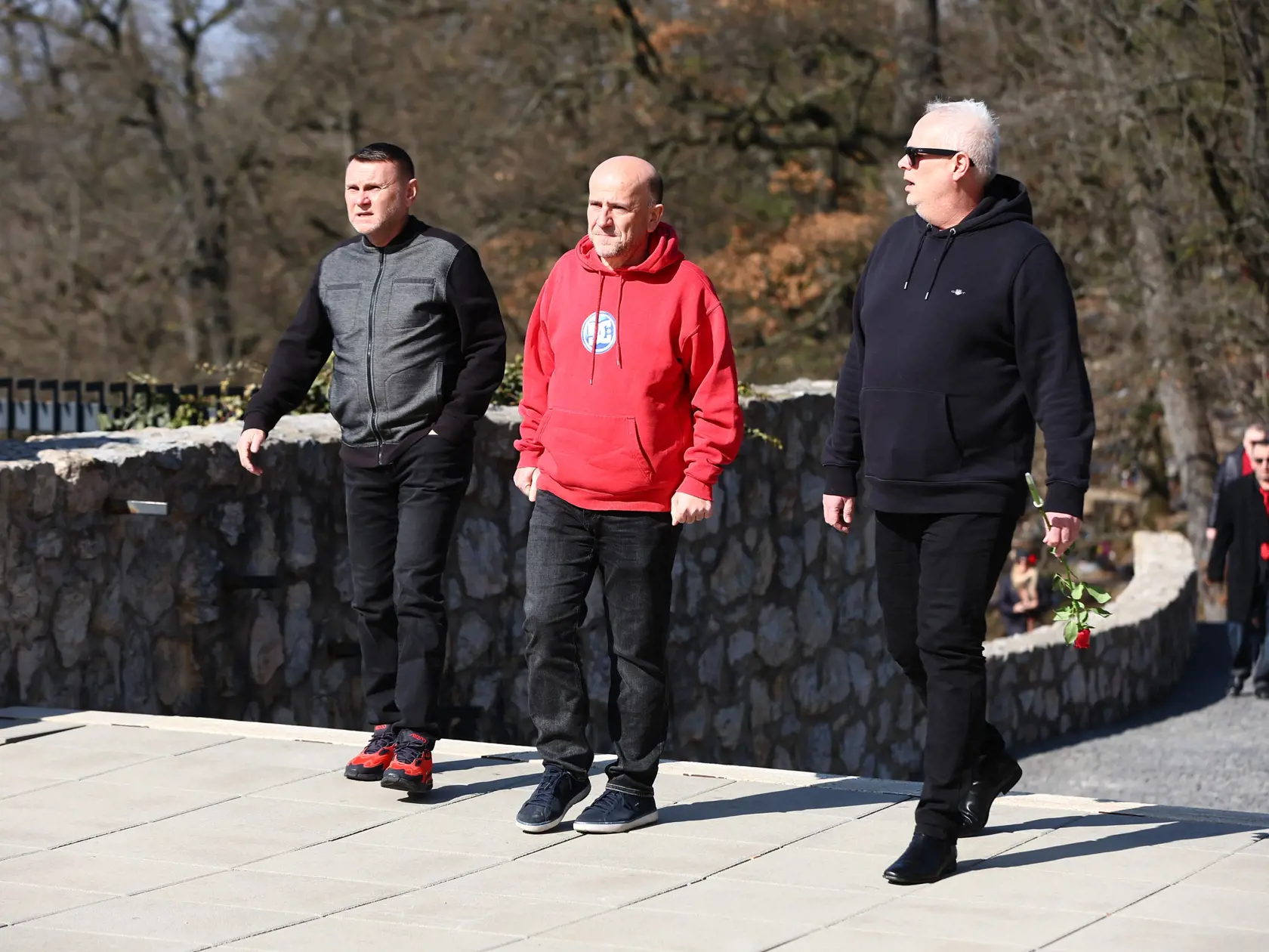 3. marec 2025, Bratislava - krematórium: Posledná rozlúčka s hudobníkom zo Starmanie Dušanom Giertlom. Vľavo herec Ivo Ladižinský.