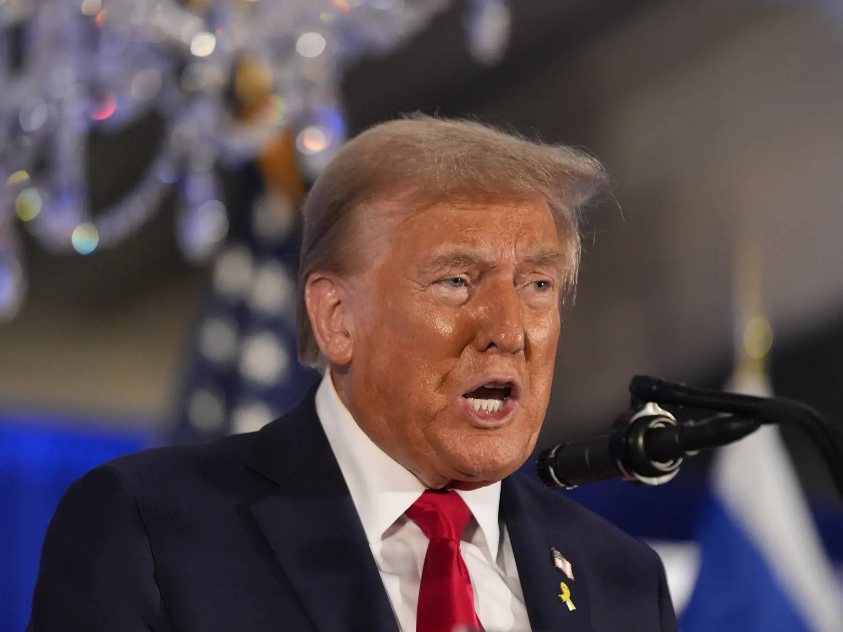 AZ3 Miami - Na snímke republikánsky prezidentský kandidát a bývalý americký prezident Donald Trump reční počas podujatia pri príležitosti prvého výročia od útoku Hamasu na Izrael v americkom meste Miami v štáte Florida v pondelok 7. októbra 2024. Trump, ktorý je kandidátom Republikánskej strany do nadchádzajúcich volieb v pondelok vyhlásil, že medzi imigrantmi v USA je "veľa zlých génov". Uviedol tak v súvislosti s vraždami, ktoré páchajú nelegálni migranti. FOTO TASR/AP  

Republican presidenti