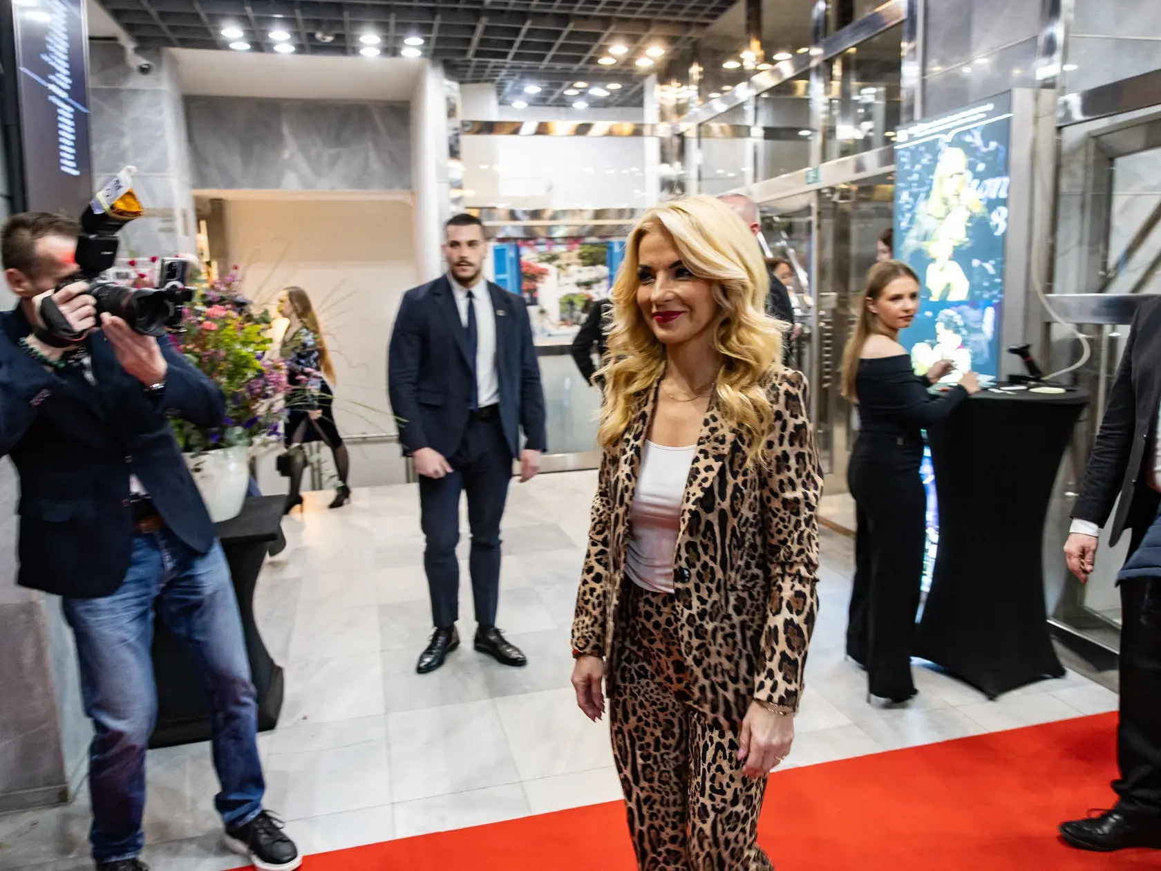 Ministerka kultúry Martina Šimkovičová prišla v kostýme s leopardím motívom.