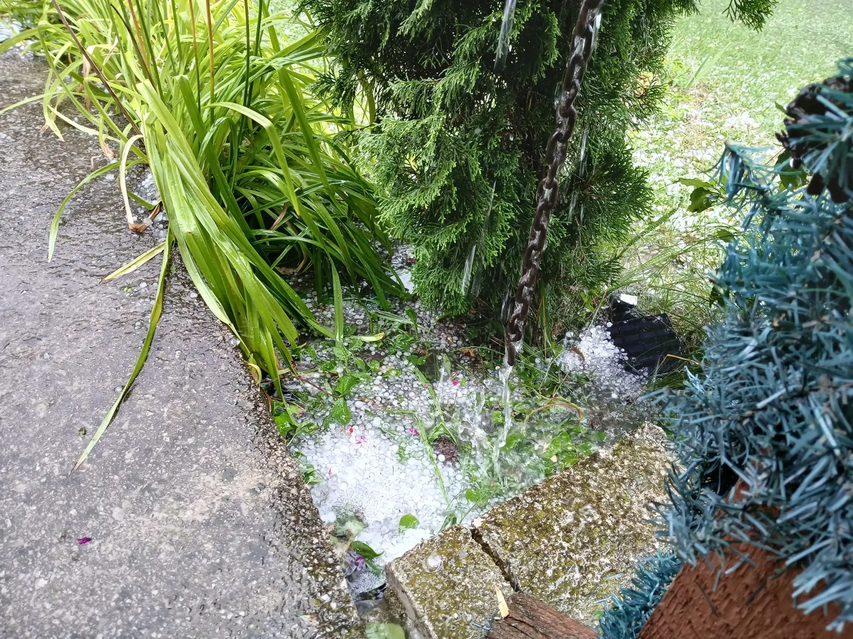 Onedlho majú Slovensko zasypať krúpy.