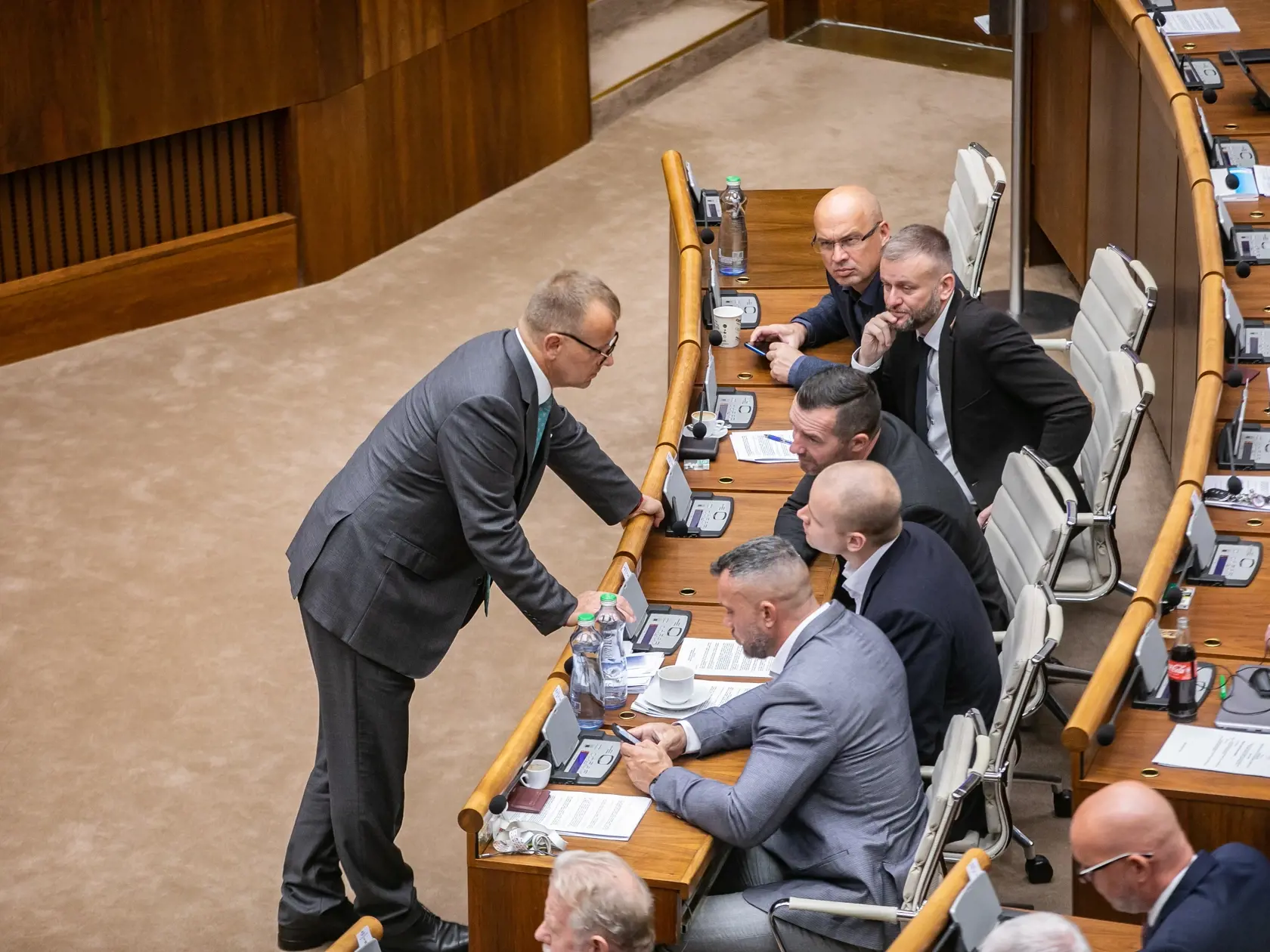 Hádky a chaos. To dnes vidia voliči v parlamente.