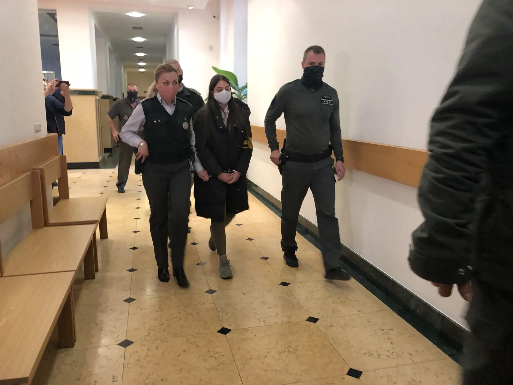 Dievča už pozná svoj trest. Sud jej vymeral 12 rokov a štyri mesiace za mrežami.
