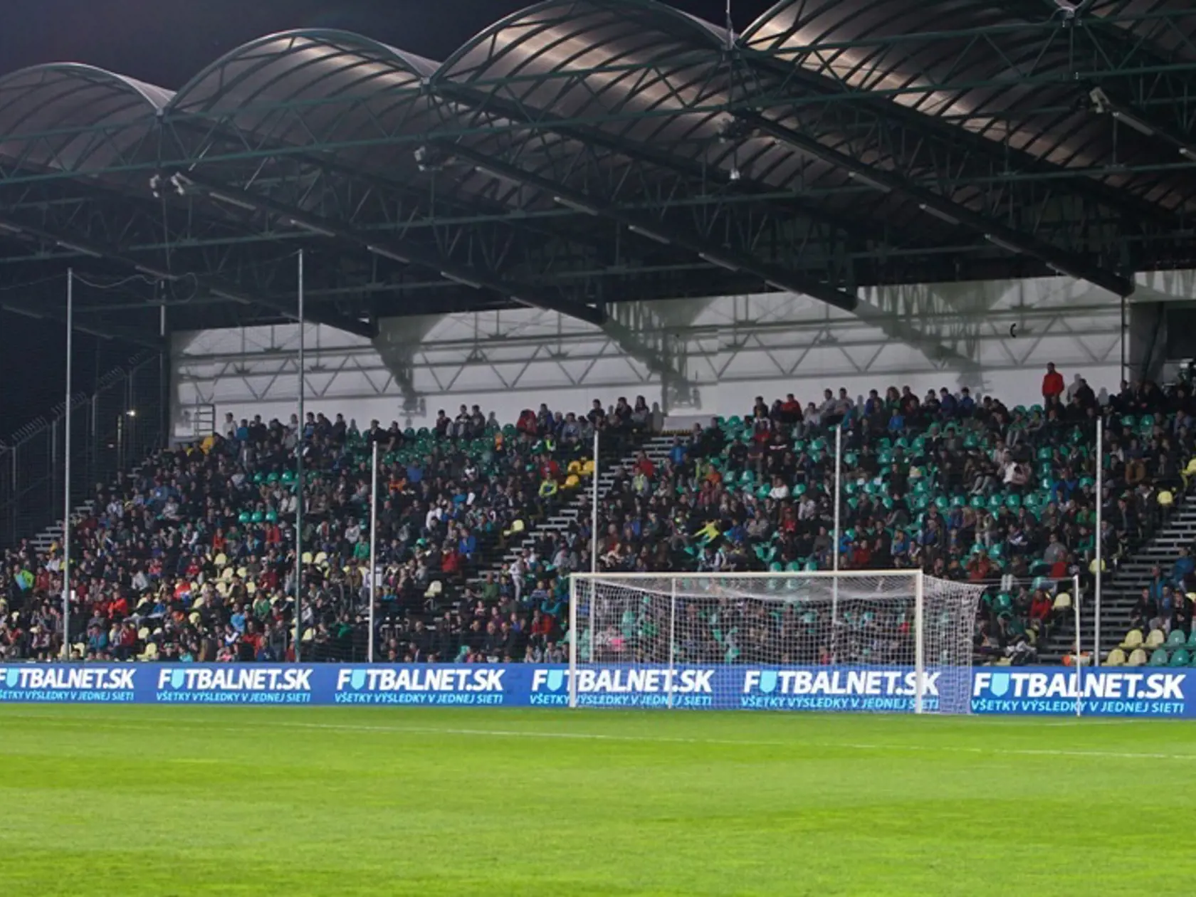 Zaplnená tribúna: Španieli boli lákadlom aj na tréningu.