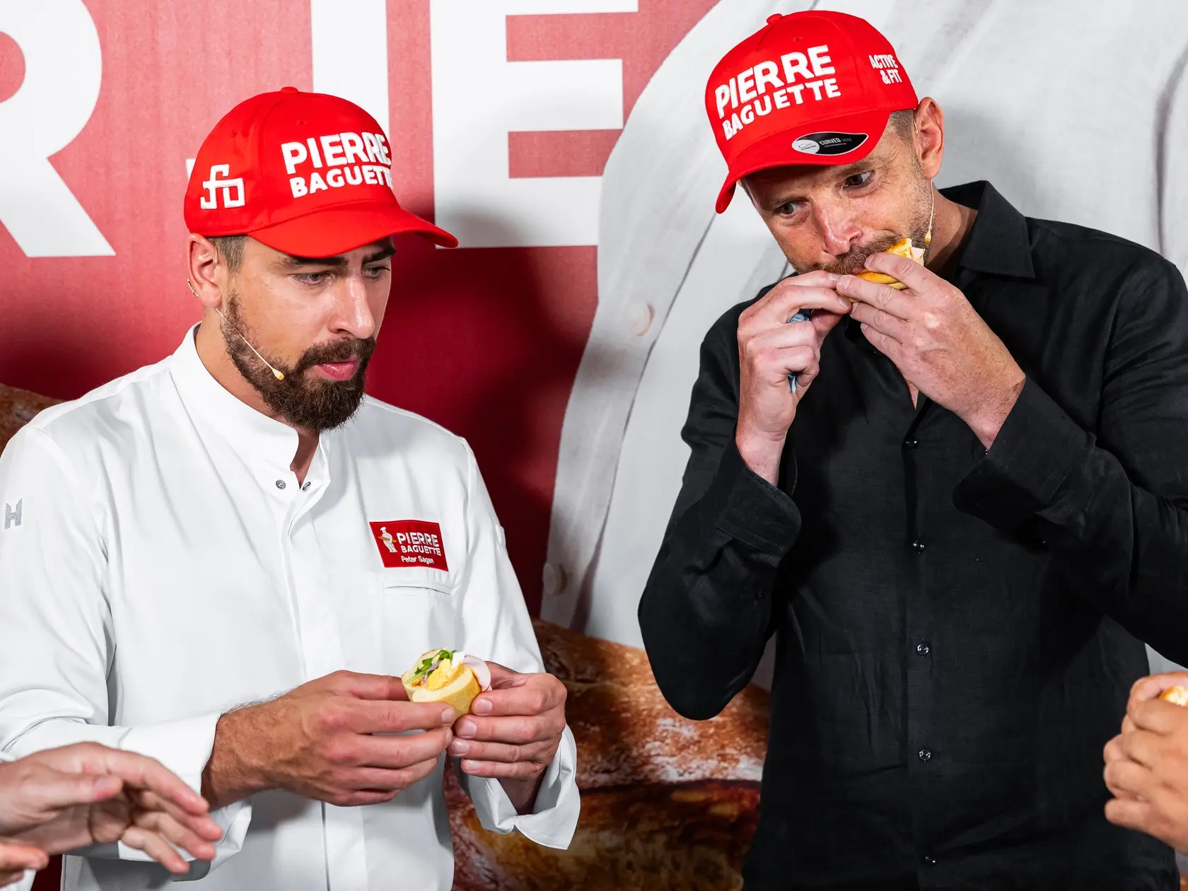 Peter Sagan v priestoroch Pierre Baguette v Sládkovičove. Na snímke Richard Lintner a Peter Sagan.