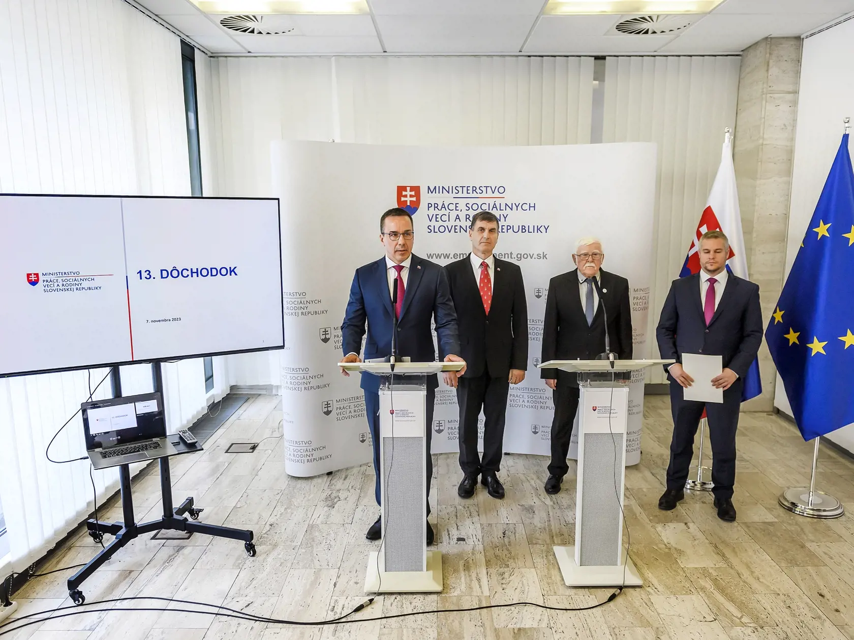 Minister práce Erik Tomáš predstavil sumy 13. dôchodku.