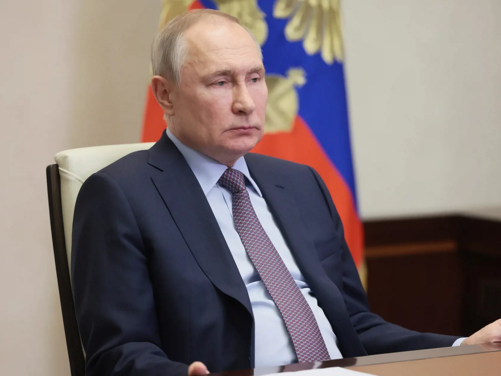 JB 3 Moskva - Ruský prezident Vladimir Putin počúva guvernéra regiónu Rostov Vasilija Golubeva prostredníctvom videokonferencie v jeho rezidencii Novo-Ogarjovo pri Moskve 26. apríla 2023. FOTO TASR/AP

Russian President Vladimir Putin listens to Governor of the Rostov region Vasily Golubev during videoconference at the Novo-Ogaryovo residence outside Moscow Moscow, Russia, Wednesday, April 26, 2023. (Mikhail Klimentyev, Sputnik, Kremlin Pool Photo via AP)
