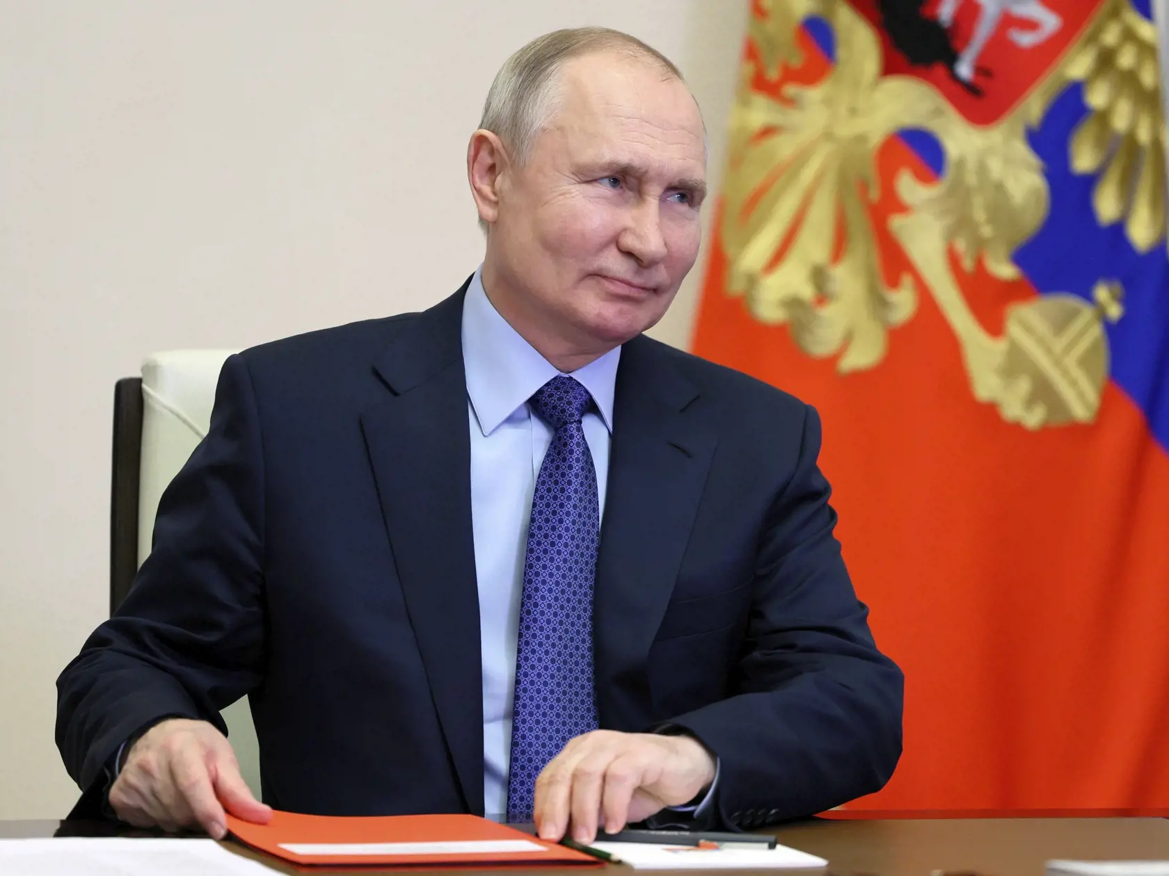EBE 1 Moskva - Na snímke ruský prezident Vladimir Putin predsedá schôdzi s členmi Bezpečnostnej rady prostredníctvom videokonferencie v rezidencii Novo-Ogaryovo na okraji Moskvy v piatok 21. apríla 2023. FOTO TASR/AP

Russian President Vladimir Putin chairs a meeting with members of the Security Council via a video conference at the Novo-Ogaryovo state residence, outside Moscow, Russia, Friday, April 21, 2023. (Aleksey Babushkin, Sputnik/Kremlin Pool Photo via AP)