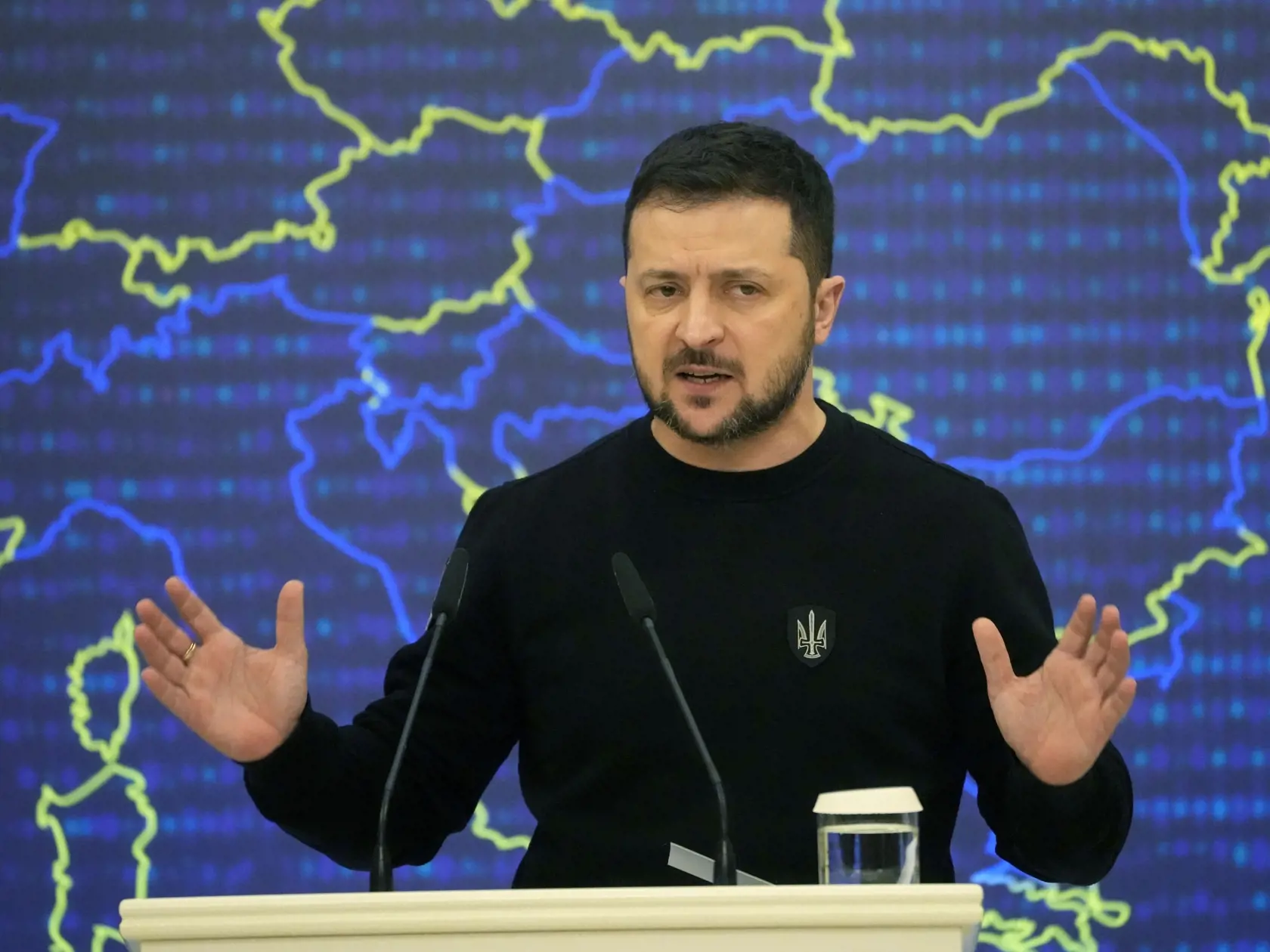 WA 7 Kyjev - Ukrajinský prezident Volodymyr Zelenskyj gestikuluje počas tlačovej konferencie v rámci summitu EÚ-Ukrajina v Kyjeve v piatok 3. februára 2023. FOTO TASR/AP

Ukrainian President Volodymyr Zelenskyy addresses a media conference after the EU-Ukraine summit in Kyiv, Ukraine, Friday, Feb. 3, 2023. (AP Photo/Efrem Lukatsky)