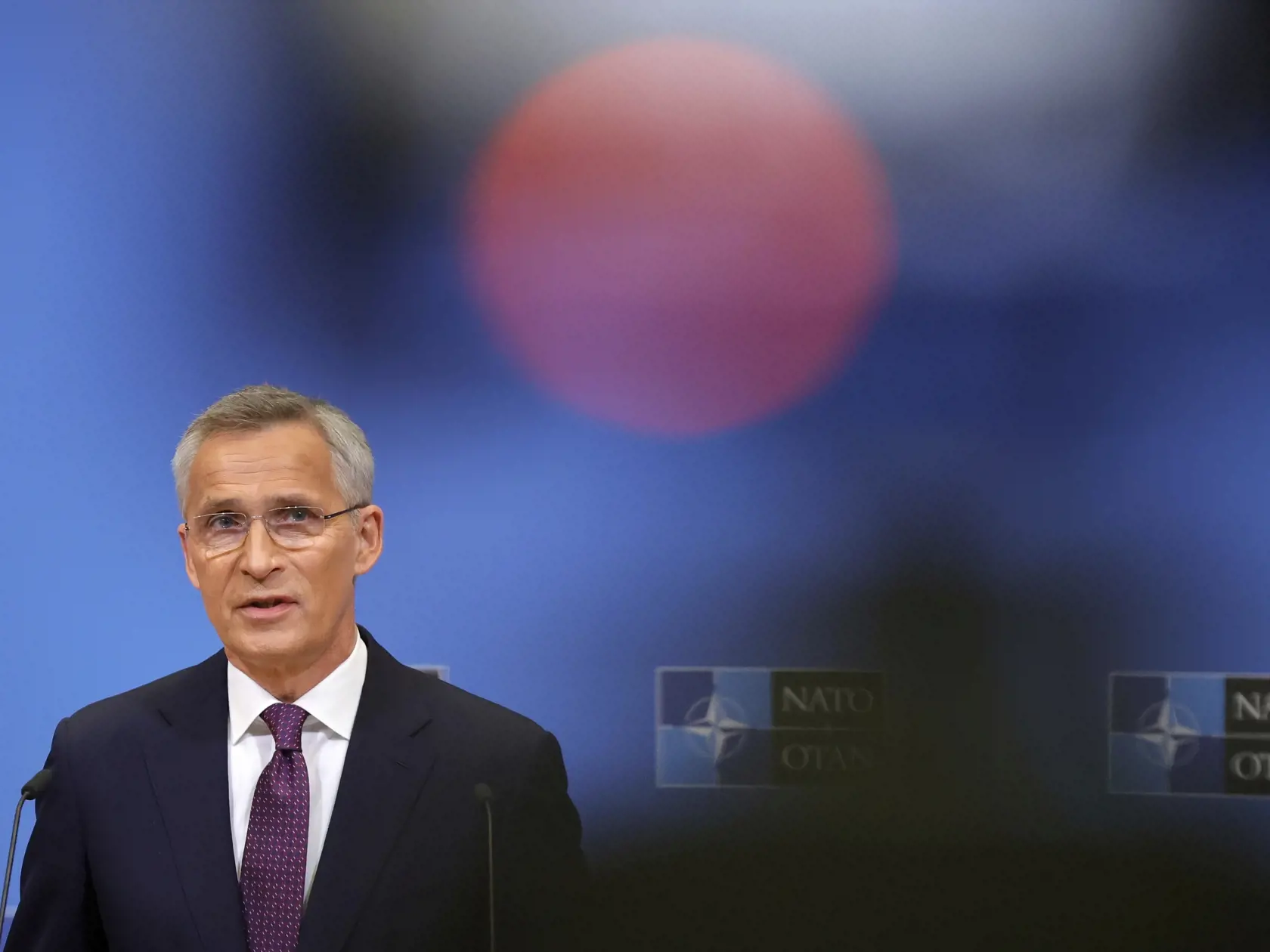 PK 29 Brusel - Generálny tajomník NATO Jens Stoltenberg sa prihovára počas tlačovej konferencie po zasadnutí Severoatlantickej rady (NAC) na úrovni ministrov obrany v Bruseli 15. júna 2022. Stoltenberg v stredu oznámil, že ukrajinský prezident Volodymyr Zelenskyj je pozvaný na summit lídrov Severoatlantickej aliancie, ktorý sa uskutoční koncom júna v španielskej metropole Madrid. FOTO TASR/AP

NATO Secretary General Jens Stoltenberg speaks during a media conference at NATO headquarters in Brusse