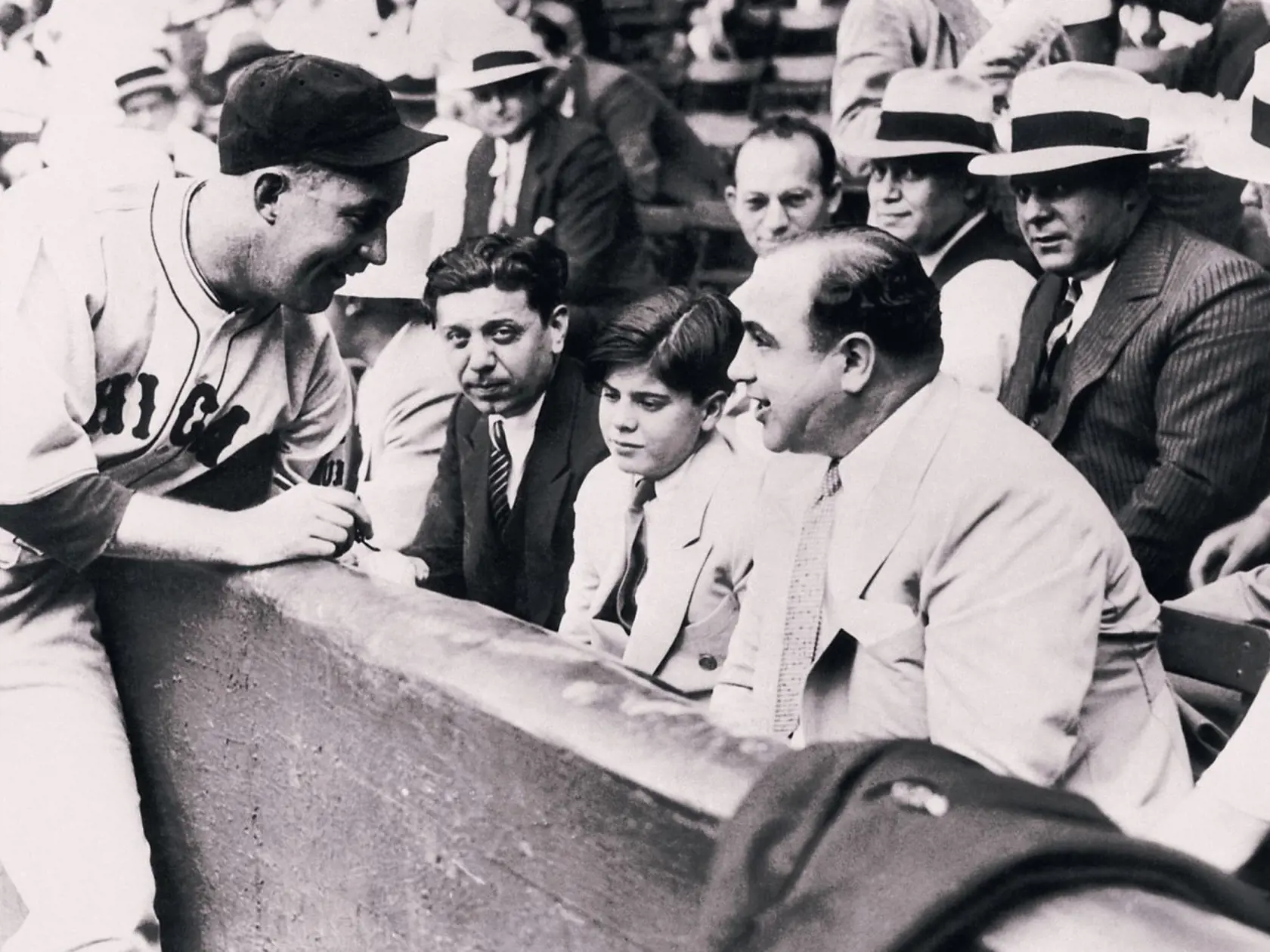 AL CAPONE sa často a rád ukazoval na verejných