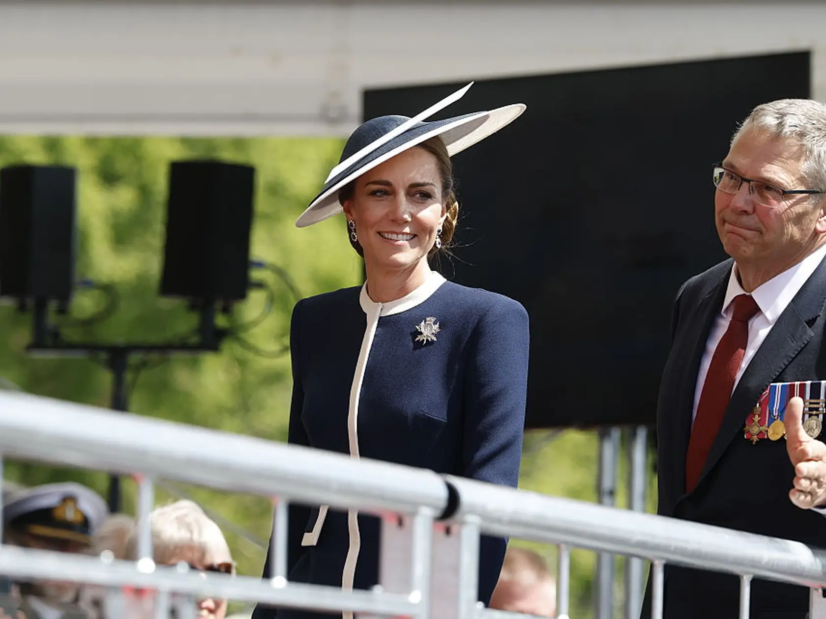 Princezná Kate zaujala v námorníckej modrej.
