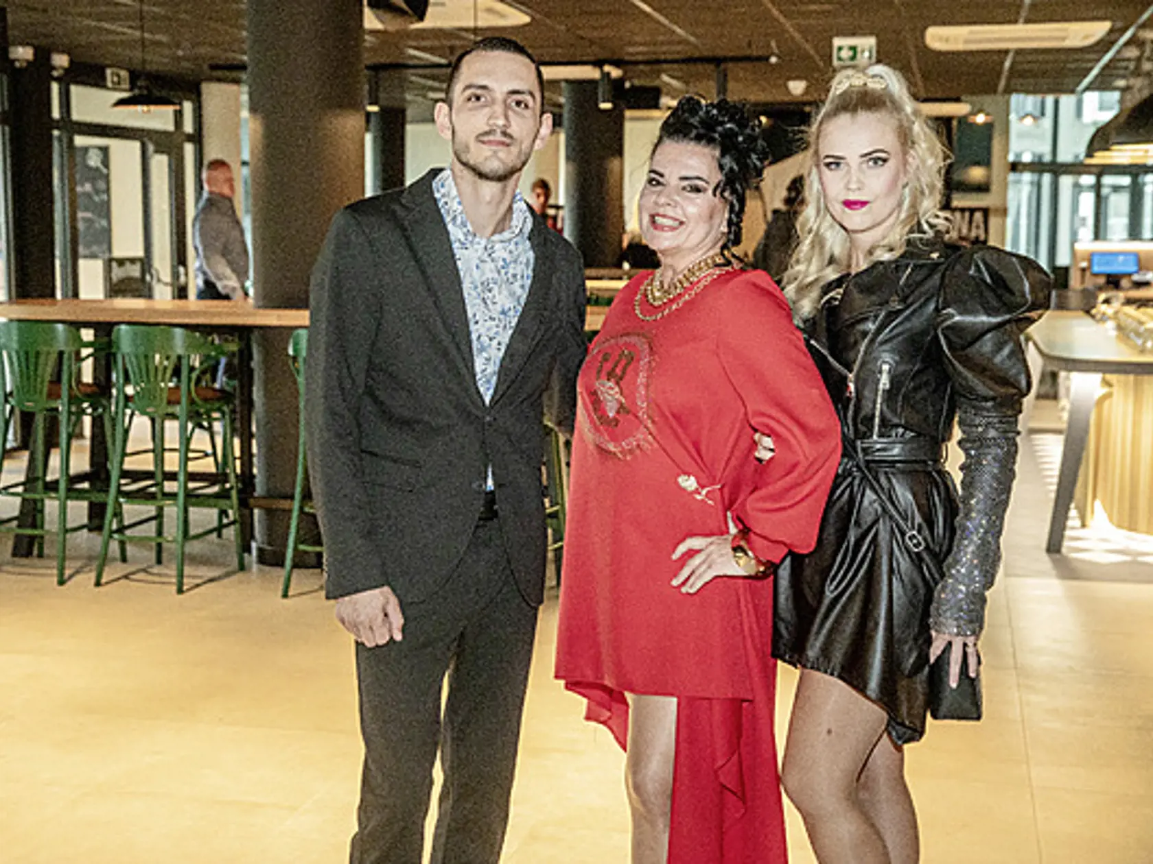 Ako vlastné deti. Silvia jej robí manažérku, Enza berie Jadranka ako syna, chceli by mať aj rovnaké priezvisko.