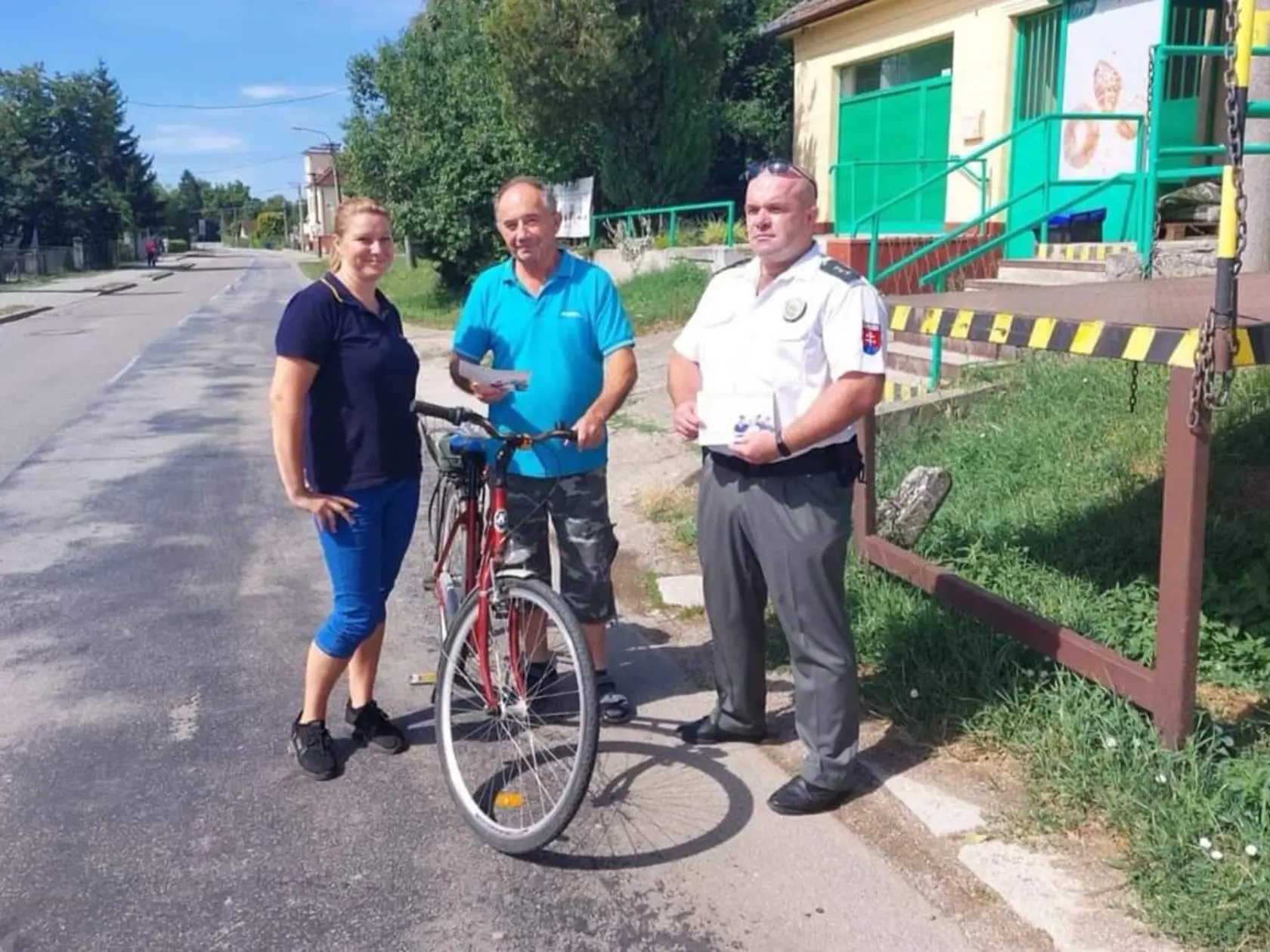 Policajti informujú seniorov pravidelne o možnostiach ochrany ich cenností a peňazí, ale aj najčastejších legendách, ktoré si podvodníci vymýšľajú.
