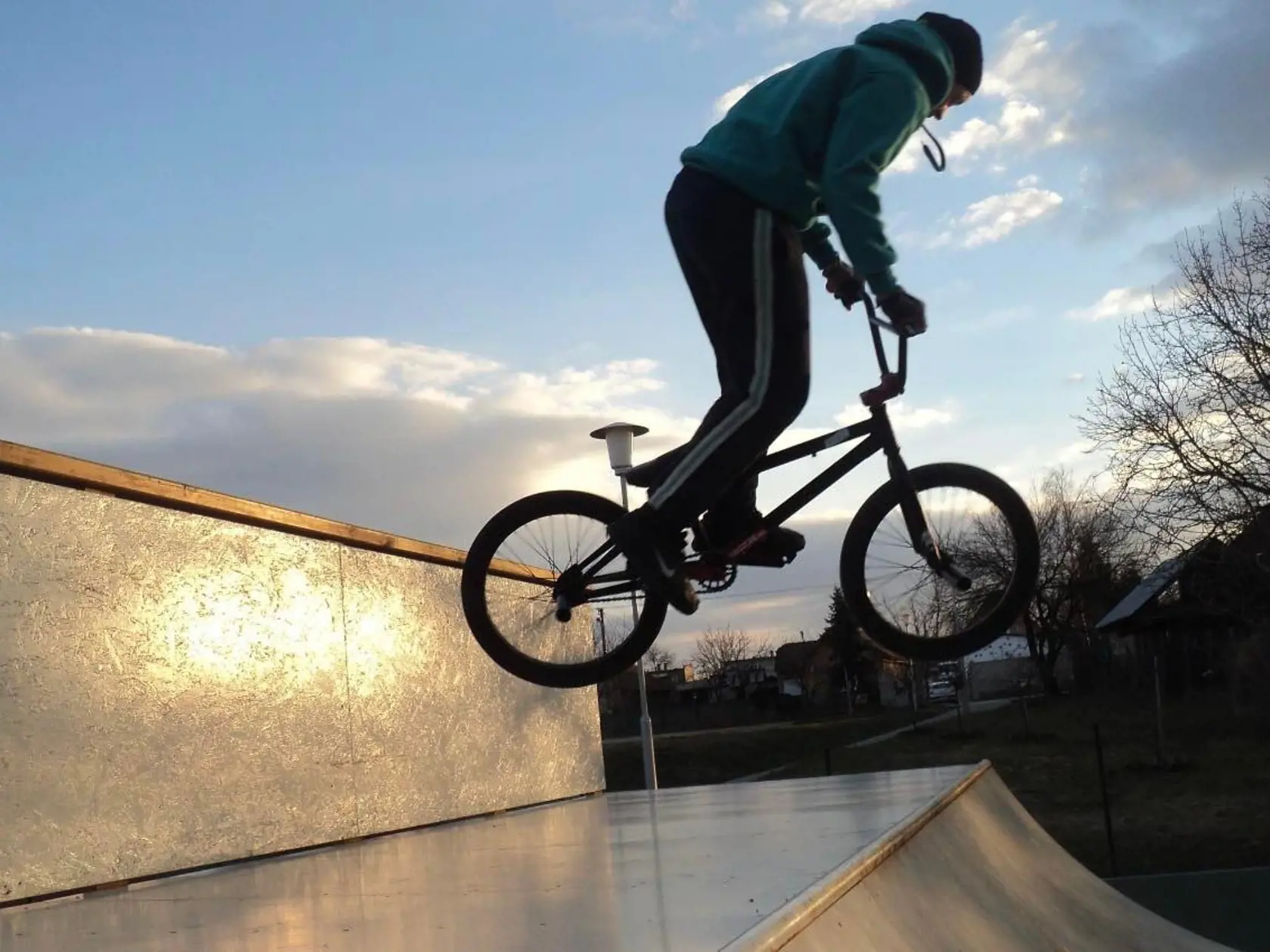 Bike miloval odjakživa. Jazde na bmx sa začal venovať ešte ako dieťa, neskôr vymenil bicykel za motorku.
