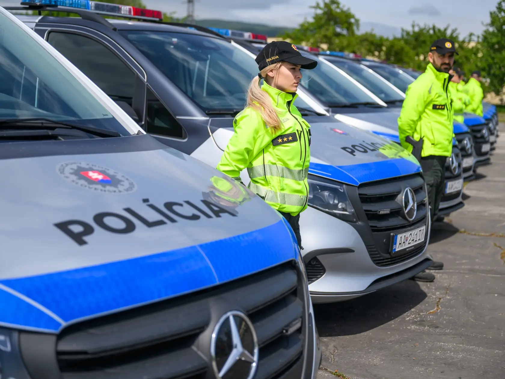 Na snímke odovzdané nové služobné vozidlá pre potreby polície v Bratislave 24. apríla 2025. FOTO TASR - Jaroslav Novák