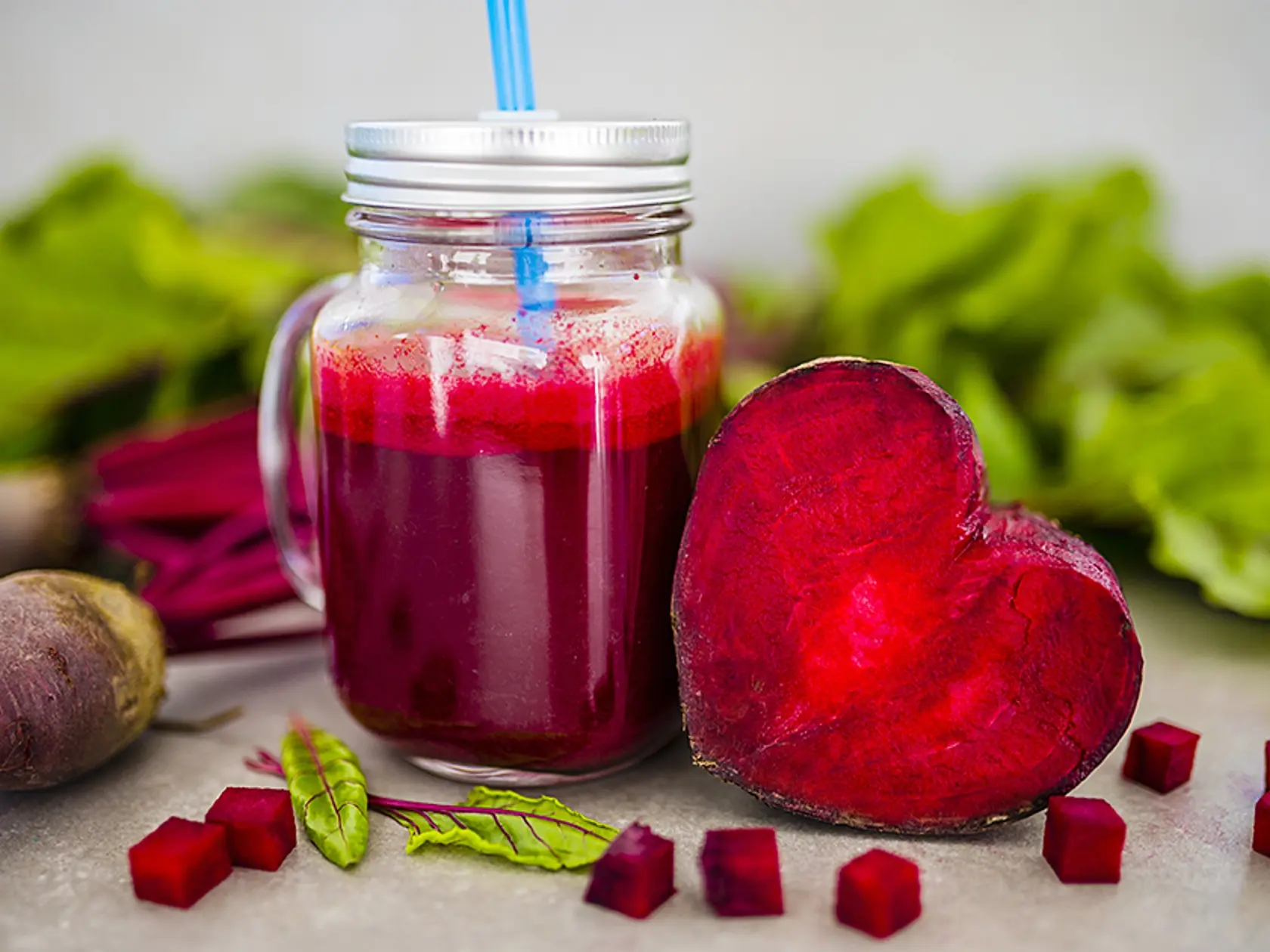 Cvikla je považovaná za superpotravinu, ktorá podporuje srdce, cievy, detoxikuje telo a pôsobí protizápalovo.