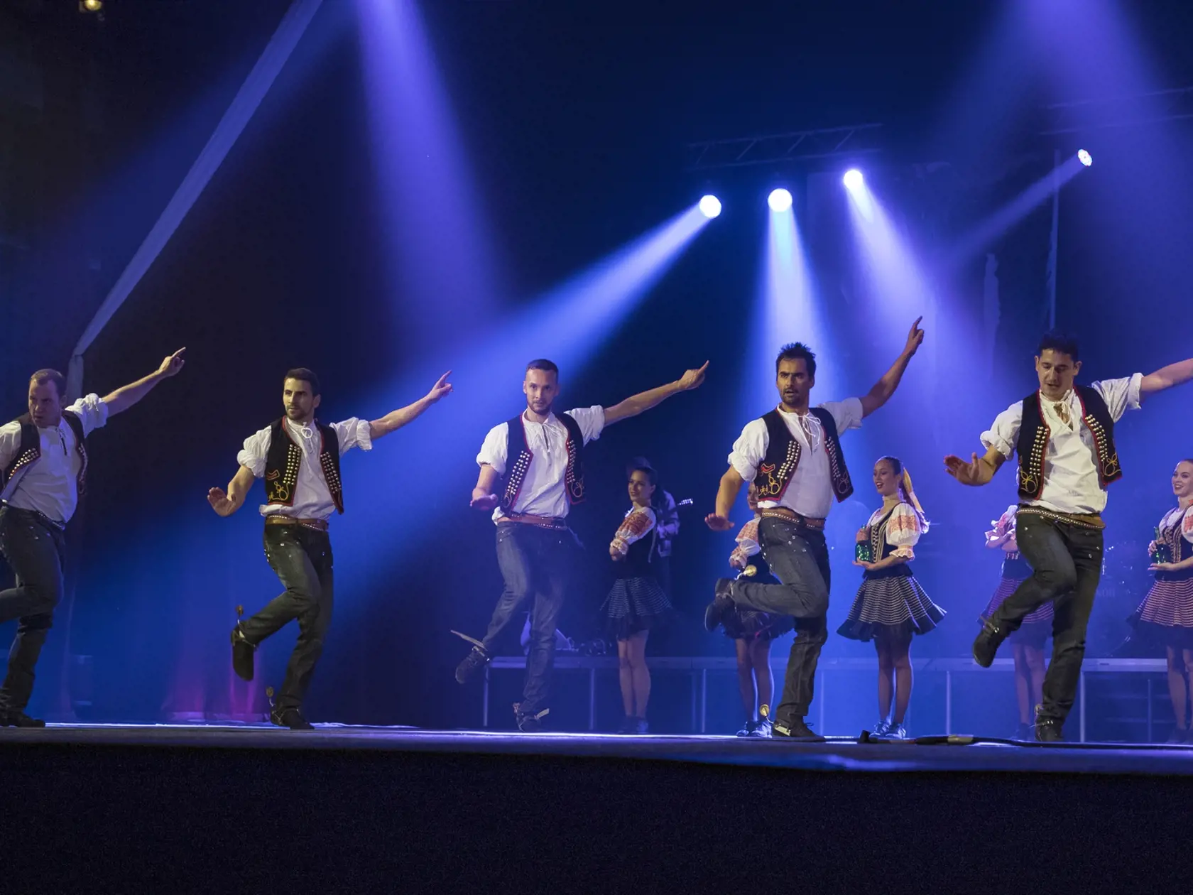 Čarovné ostrohy sa predviedli s programom Rockom krokom alebo folklór natvrdo.