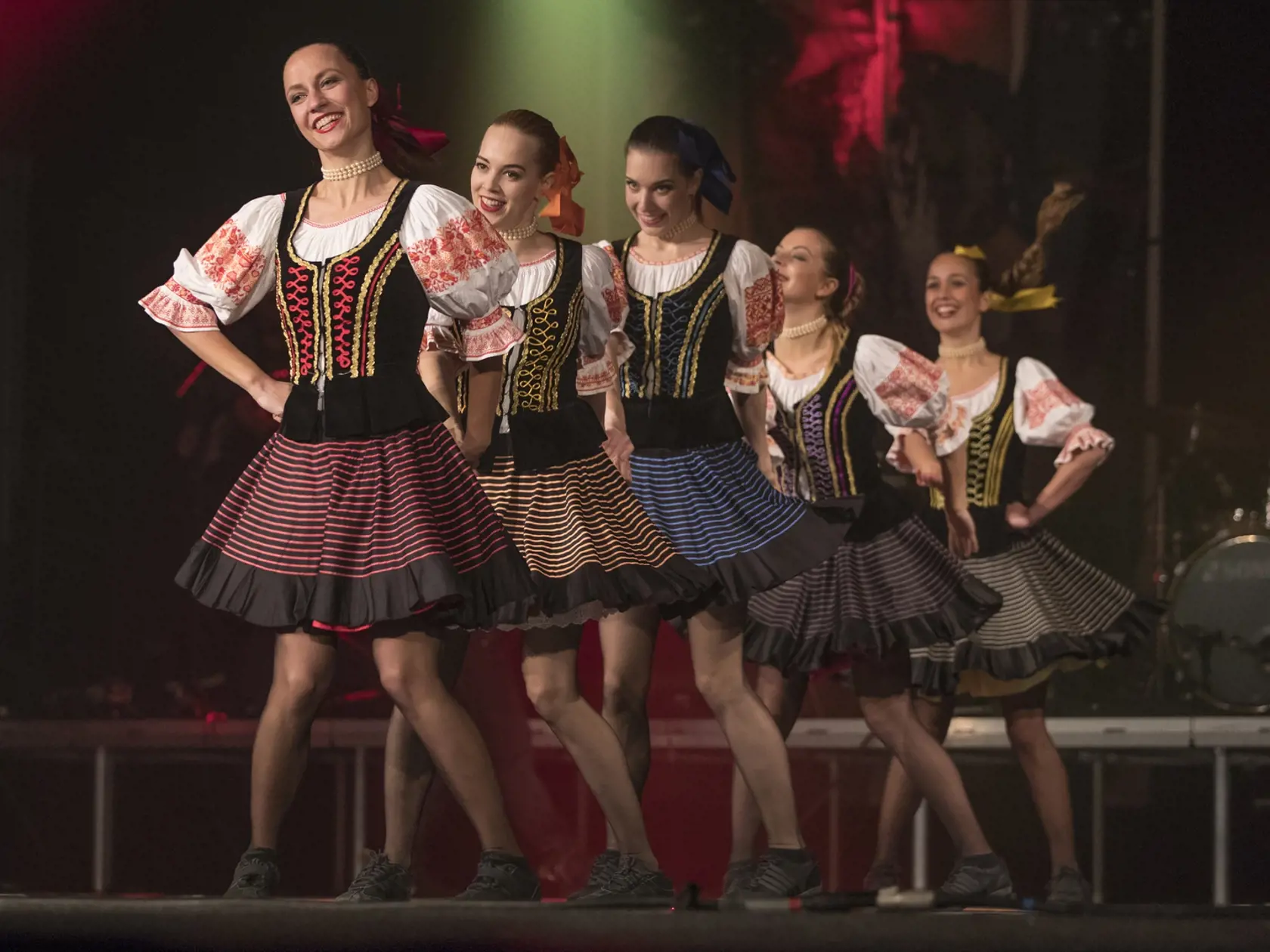 Čarovné ostrohy sa predviedli s programom Rockom krokom alebo folklór natvrdo.