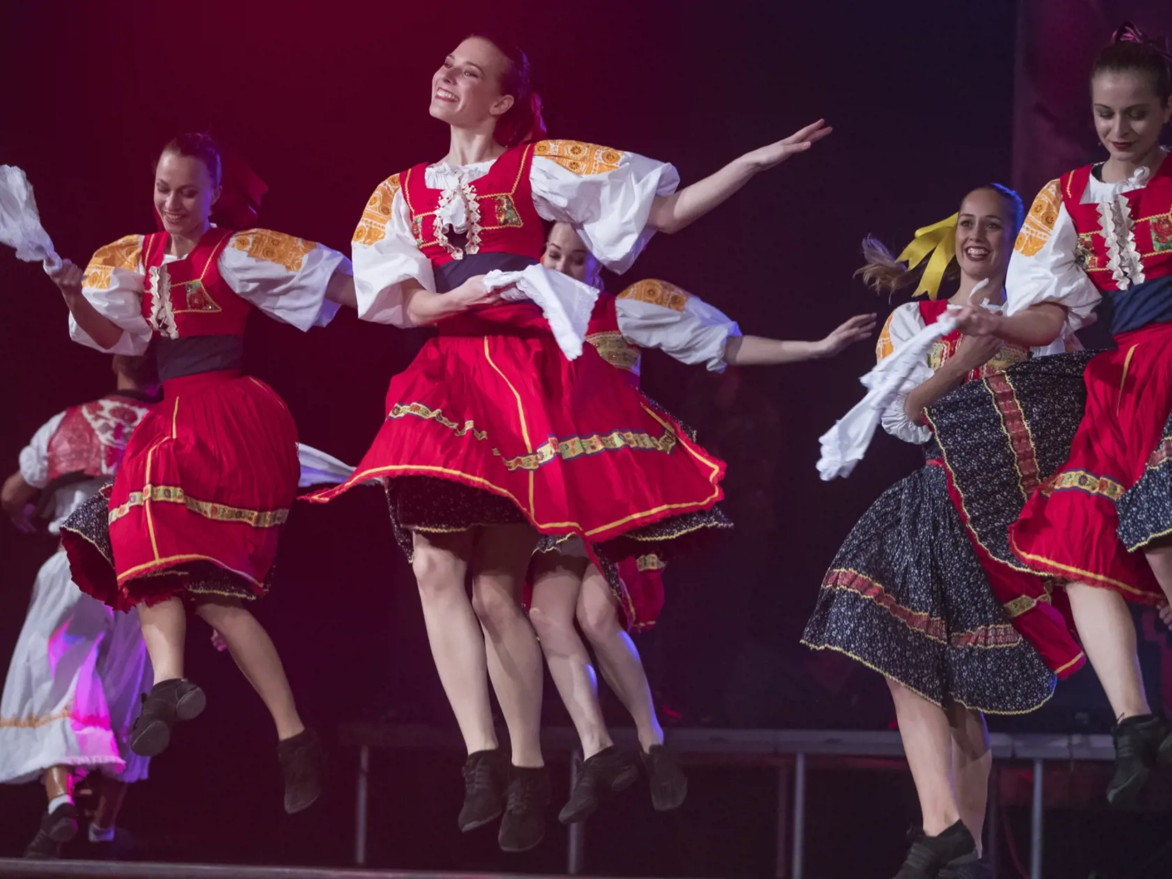 Čarovné ostrohy sa predviedli s programom Rockom krokom alebo folklór natvrdo.