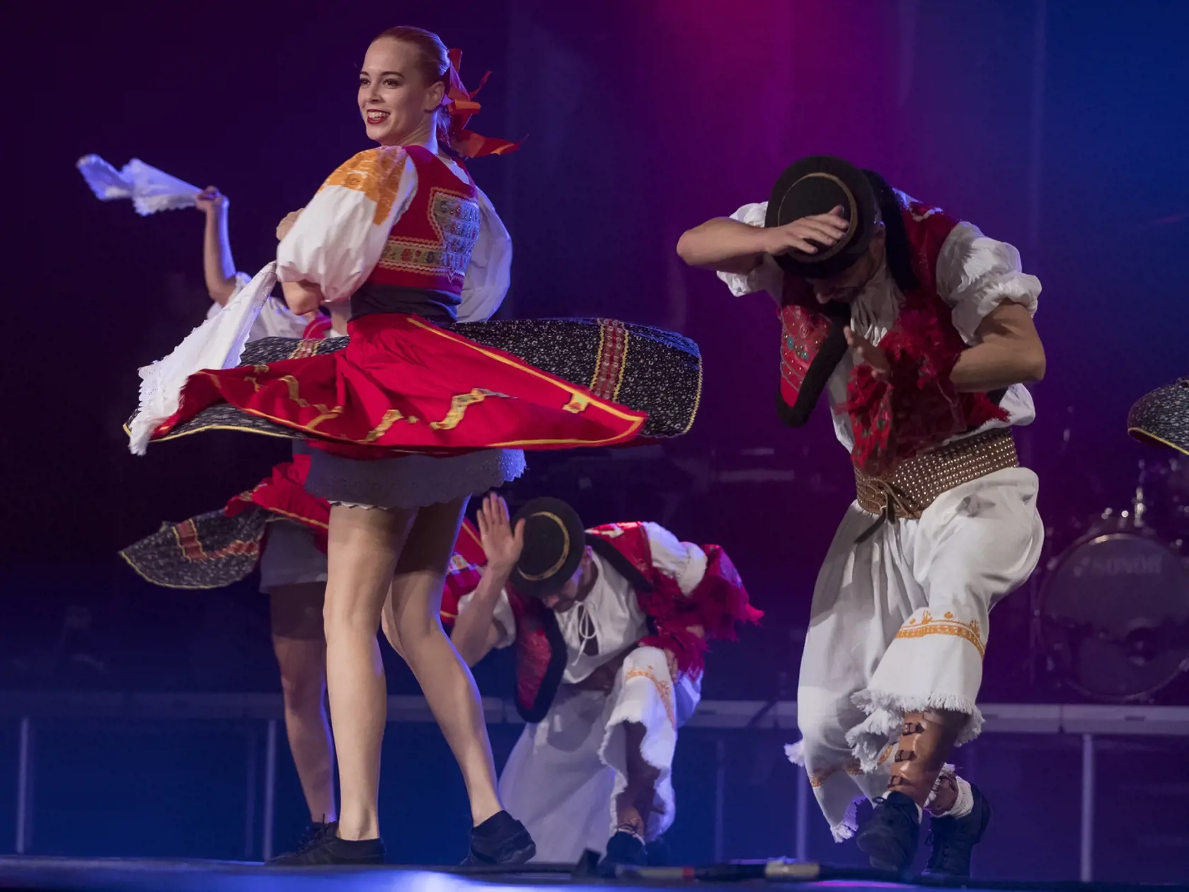 Čarovné ostrohy sa predviedli s programom Rockom krokom alebo folklór natvrdo.