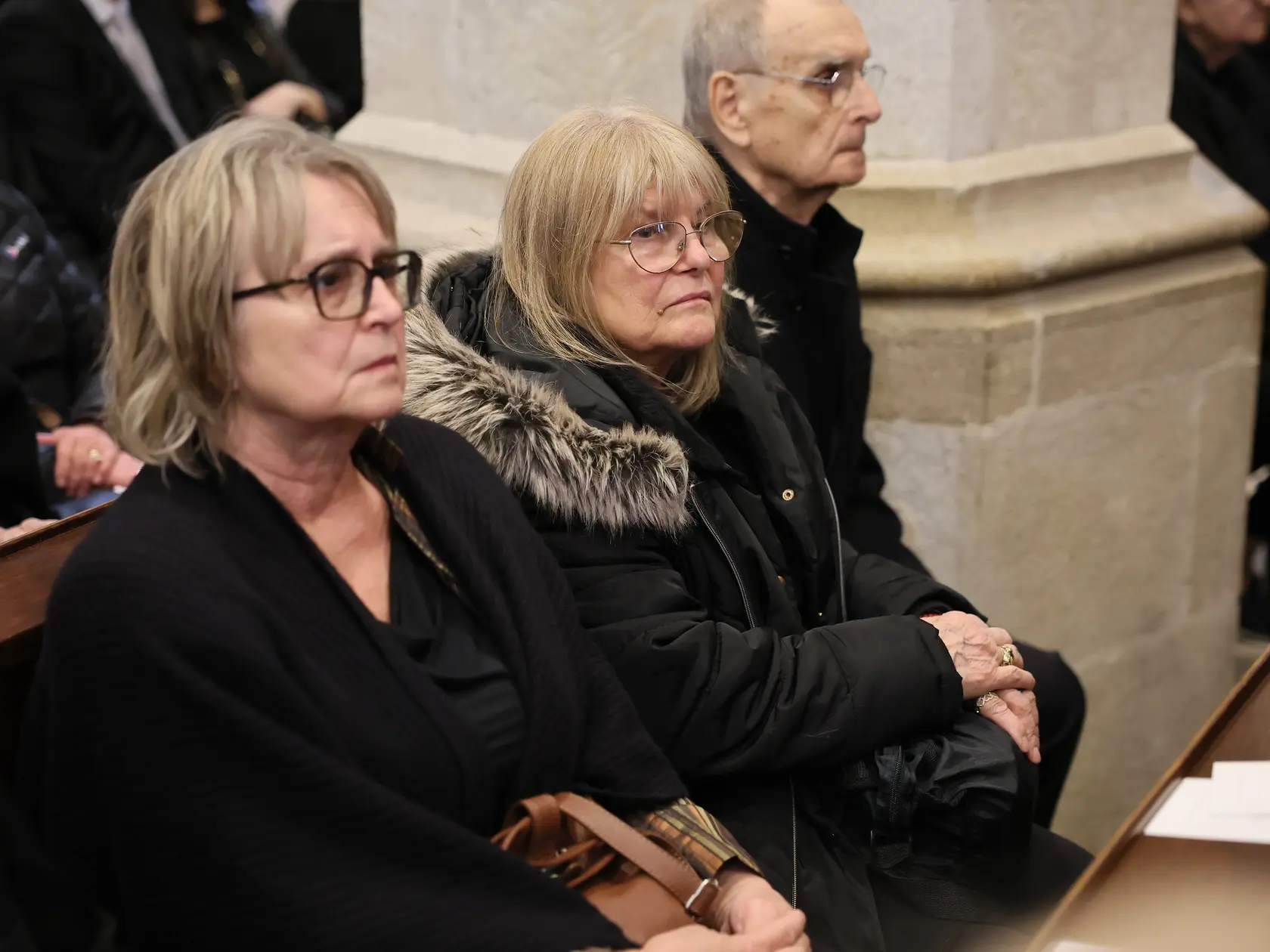 Posledná rozlúčka s hercom Štefanom Kvietikom († 90) v Katedrále sv. Martina v Bratislave. Vdova po hercovi Ladislavovi Chudíkovi.