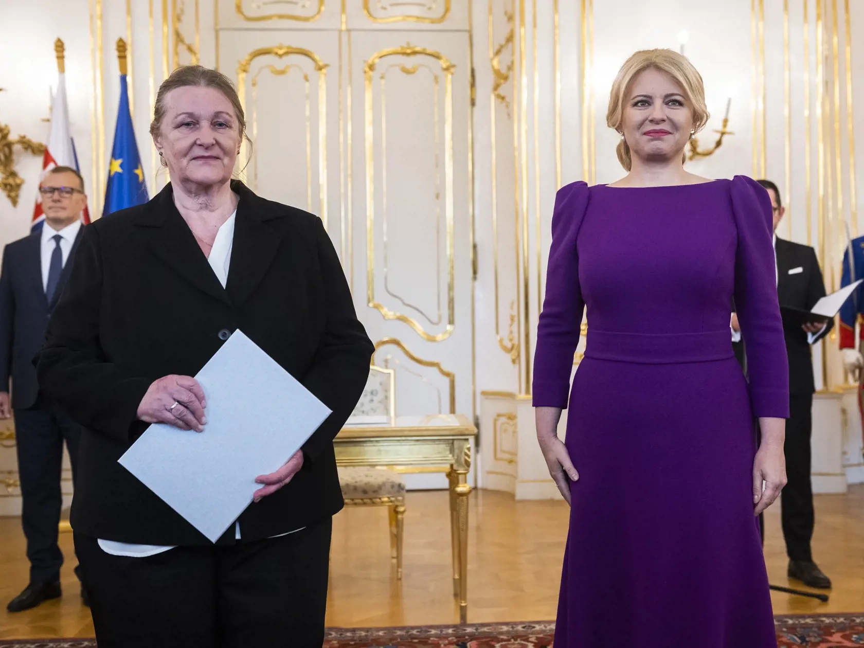 Na snímke sprava prezidentka Zuzana Čaputová a ministerka spravodlivosti Jana Dubovcová počas vymenovania novej vlády odborníkov v Prezidentskom paláci v Bratislave v pondelok 15. mája 2023.
